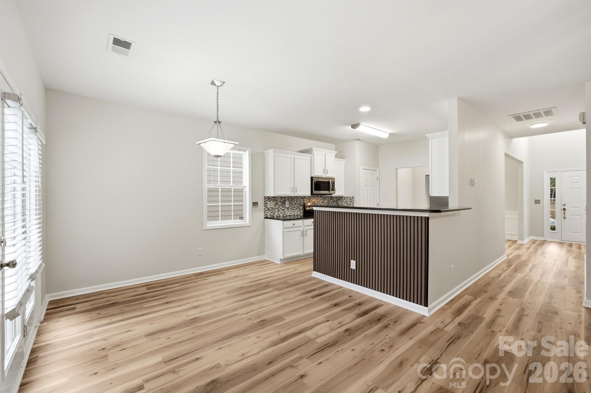 Breakfast area and kitchen - 125 Morrocroft Lane, Mooresville