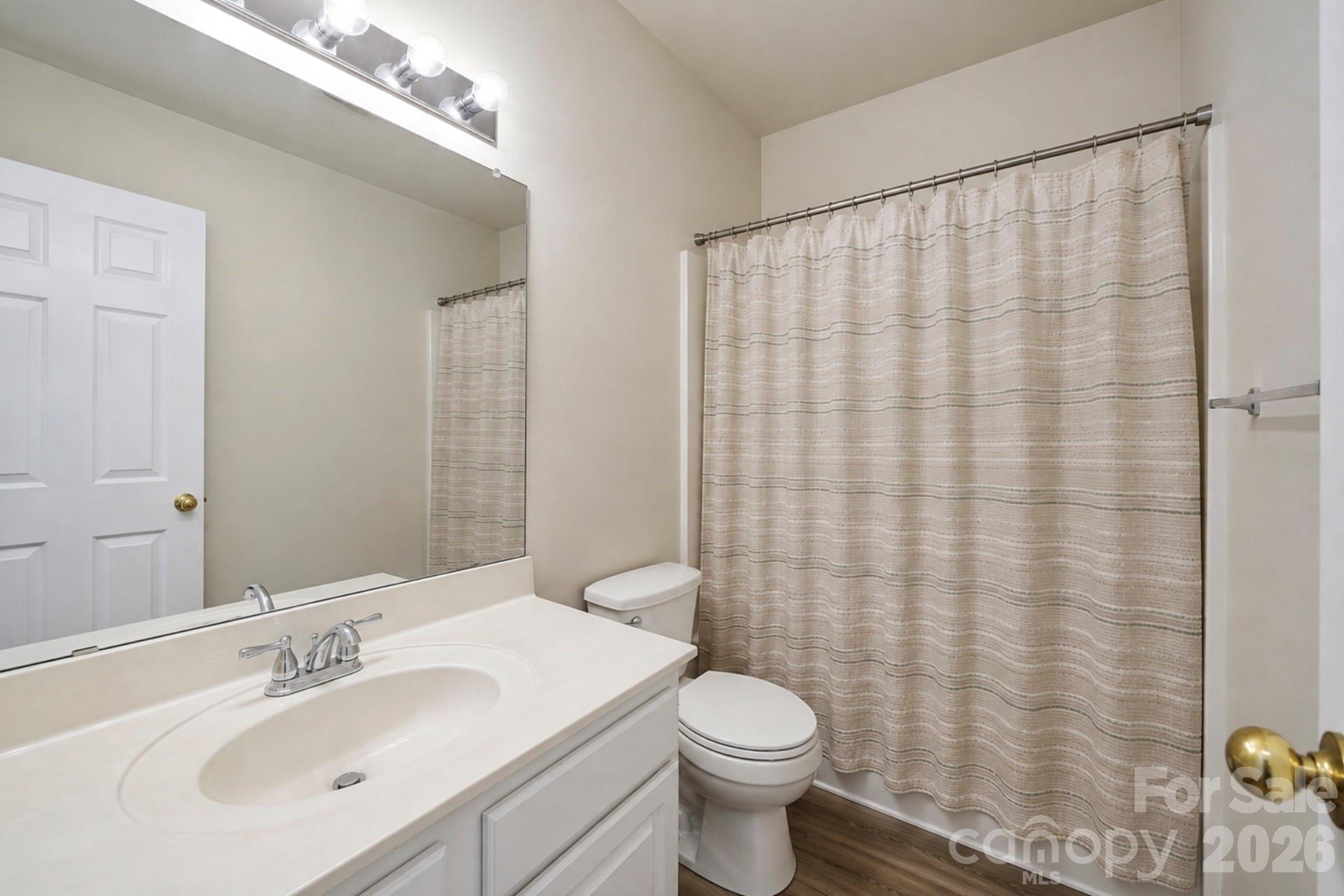 First floor guest bath - 125 Morrocroft Lane, Mooresville