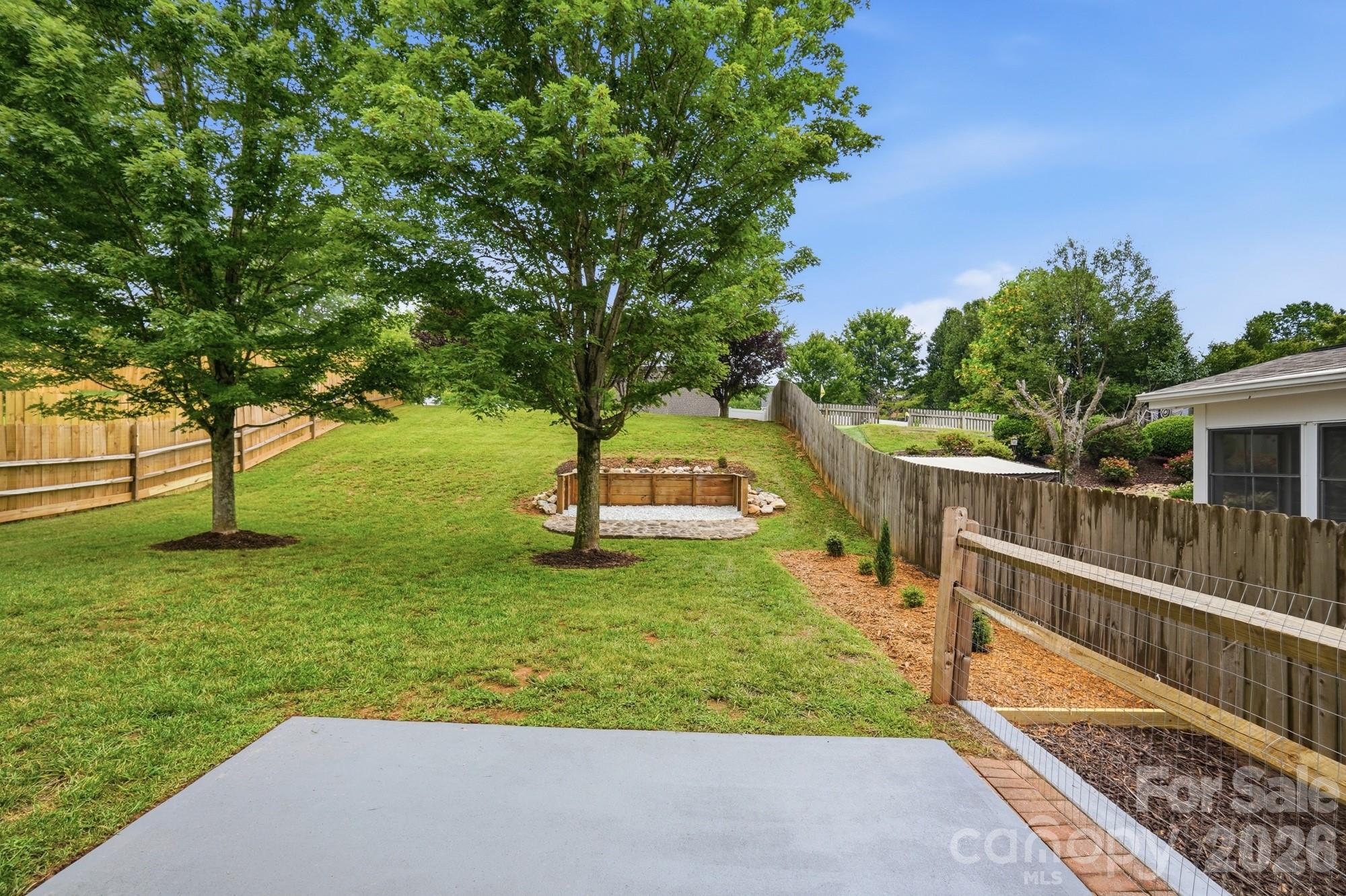 Single Family Residence at 125 Morrocroft Lane, Mooresville, photo 34 of 41