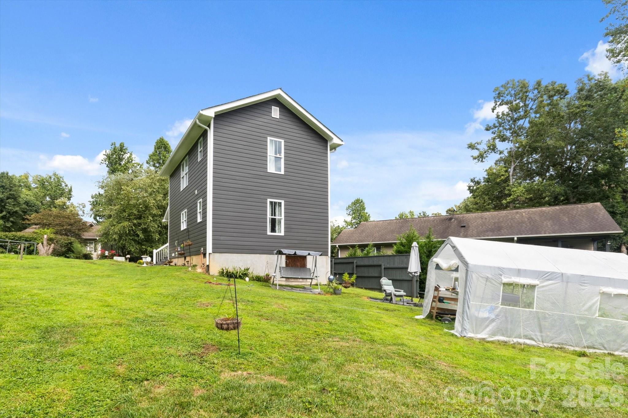 Single Family Residence at 100 Victoria Springs Drive, Flat Rock, photo 25 of 36