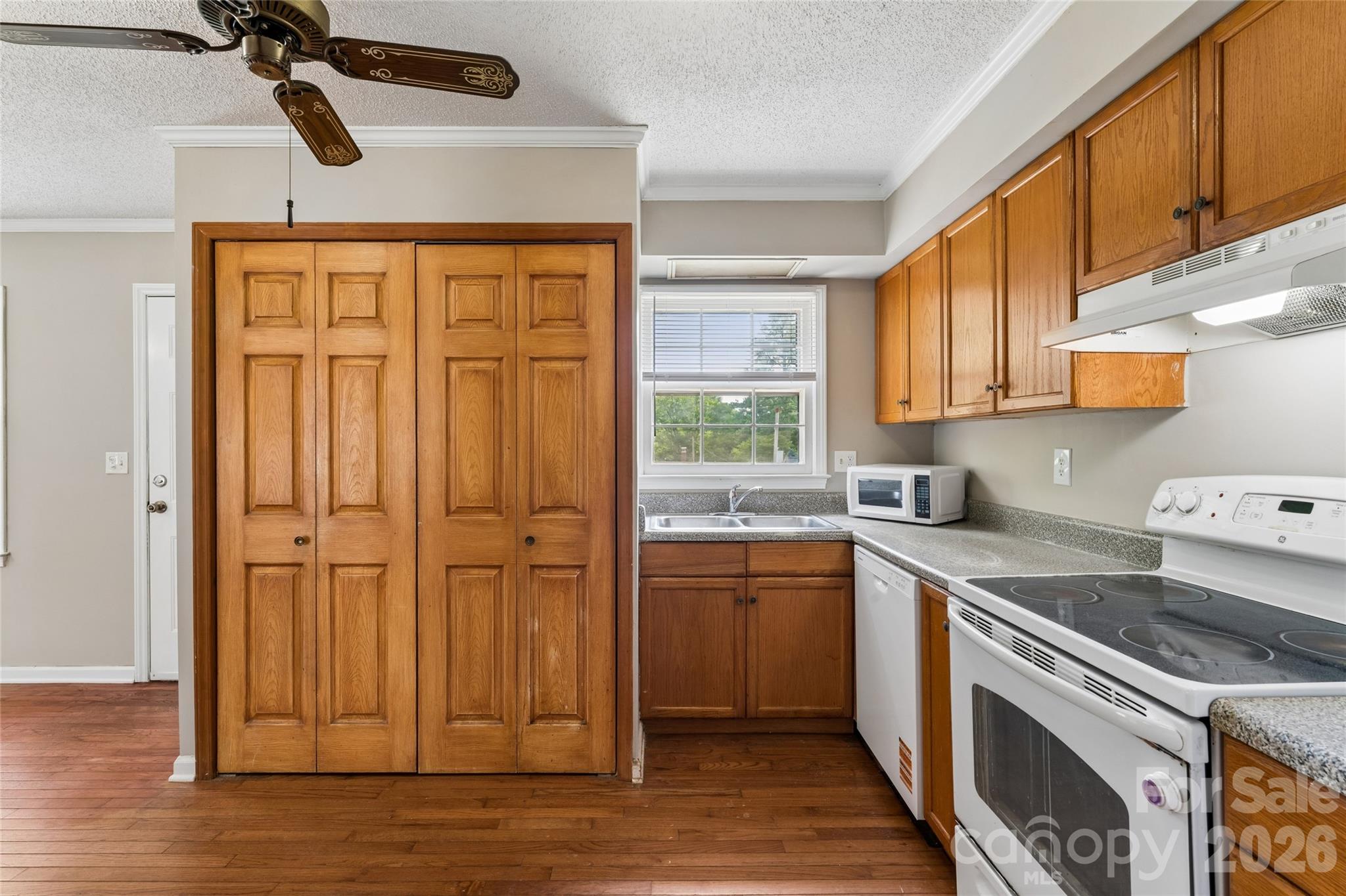 Single Family Residence at 550 Englewood Street NE, Concord, photo 11 of 31