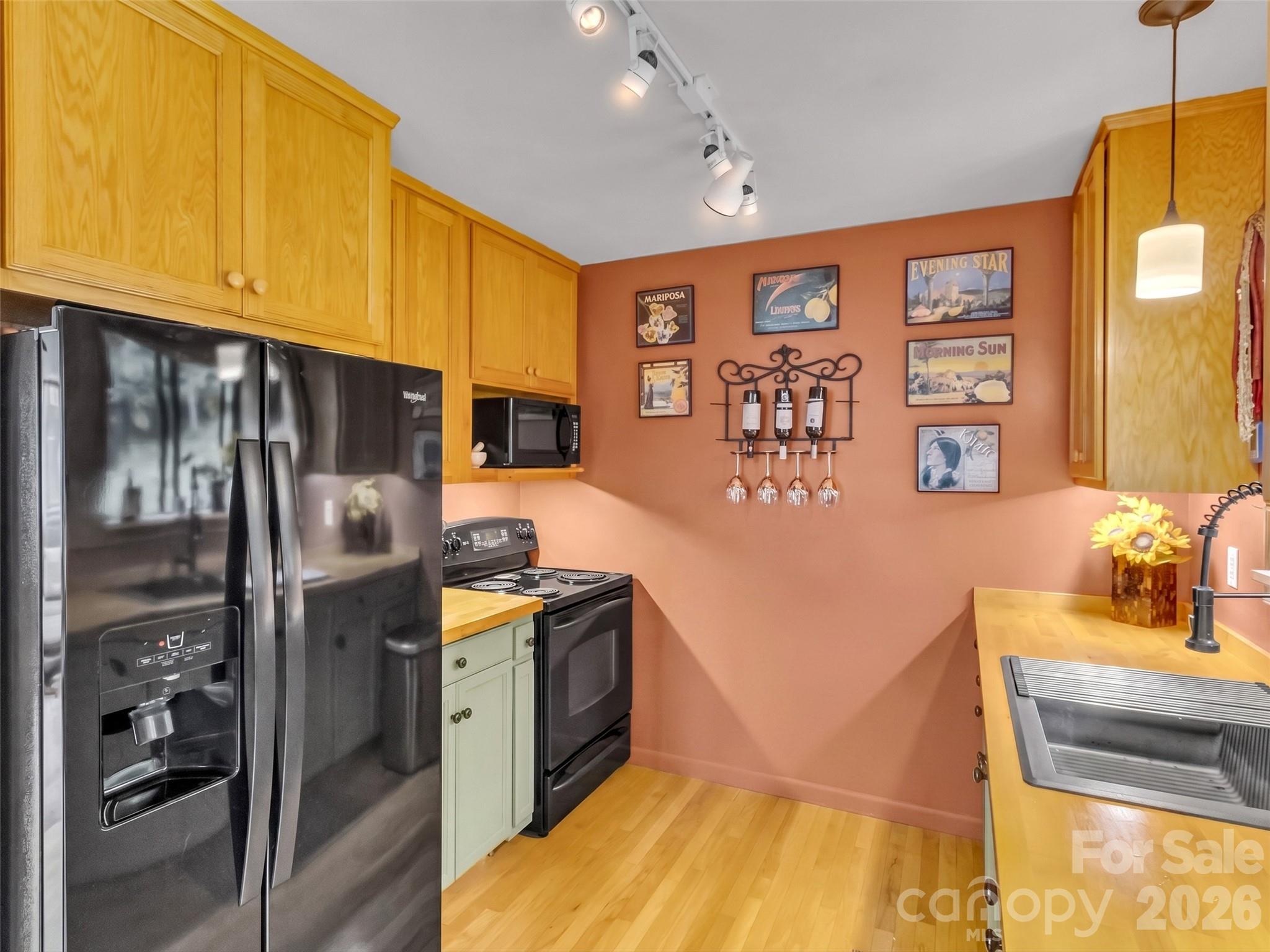 Single Family Residence at 170 Wonderwood Lane, Clyde, photo 12 of 48