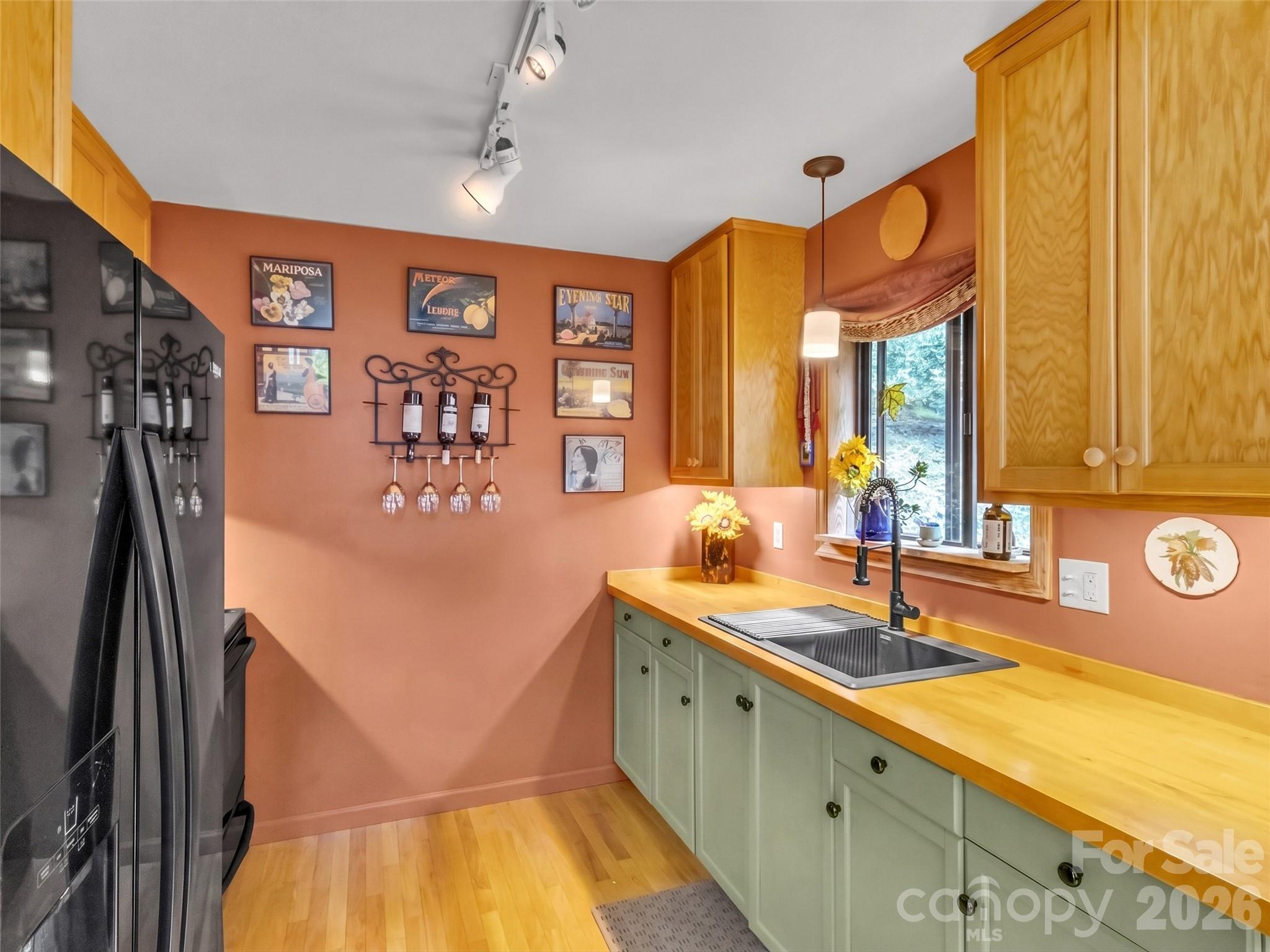 Single Family Residence at 170 Wonderwood Lane, Clyde, photo 13 of 48
