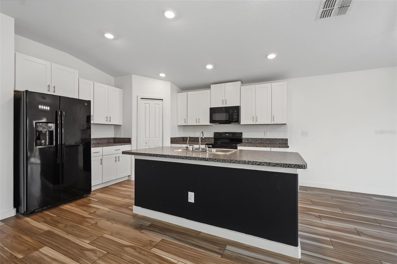 Single Family Residence at 6317 SPIDER LILY WAY, NEW PORT RICHEY, photo 7 of 29