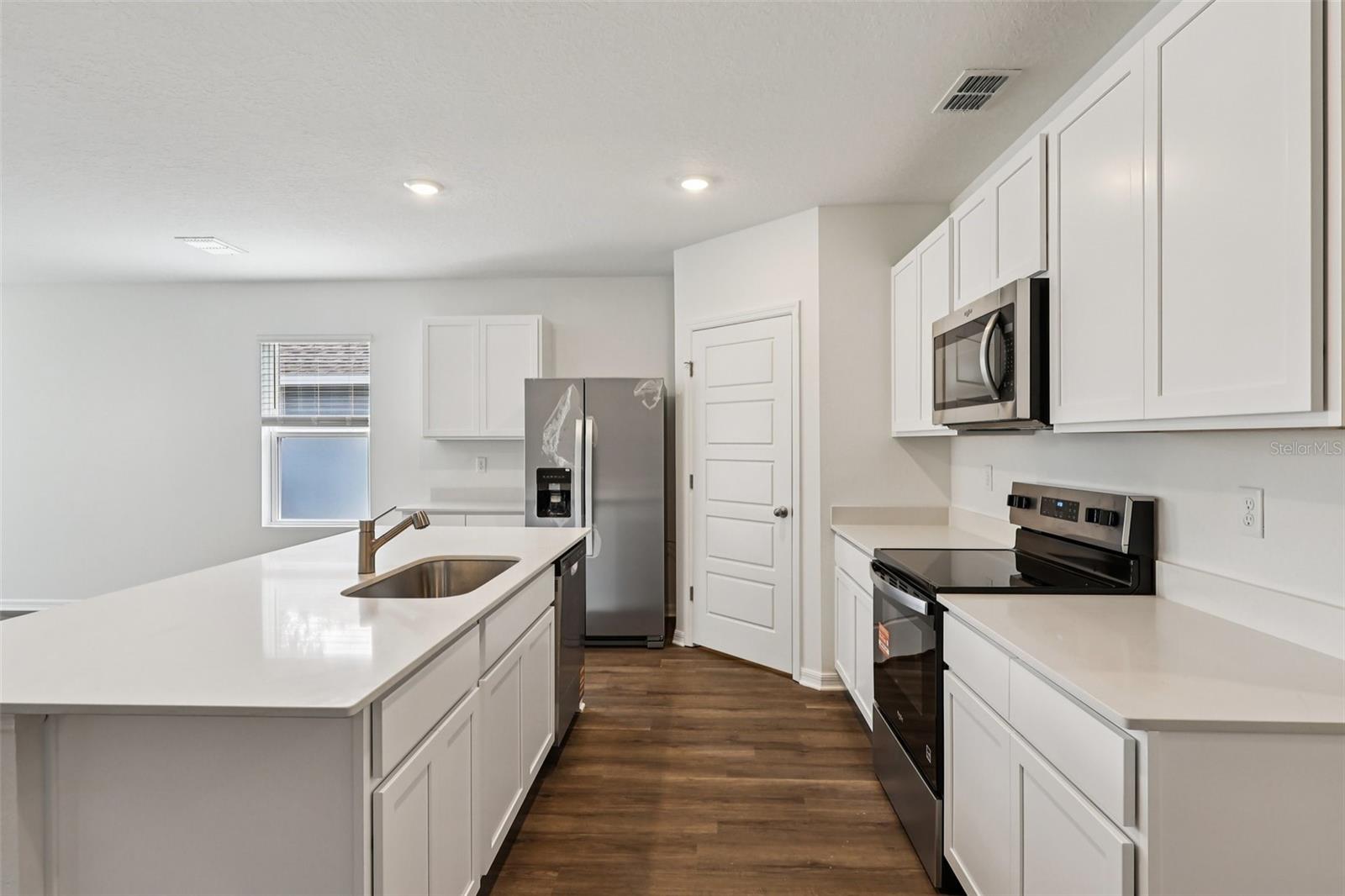 Single Family Residence at 3990 LIMEKLIN FALLS LOOP, DAVENPORT, photo 9 of 32
