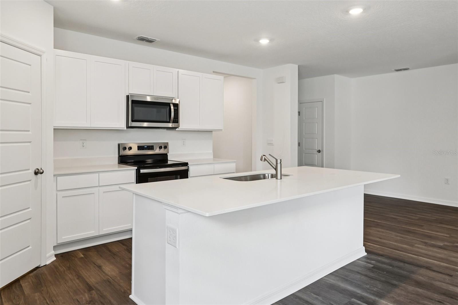 Single Family Residence at 3990 LIMEKLIN FALLS LOOP, DAVENPORT, photo 13 of 32
