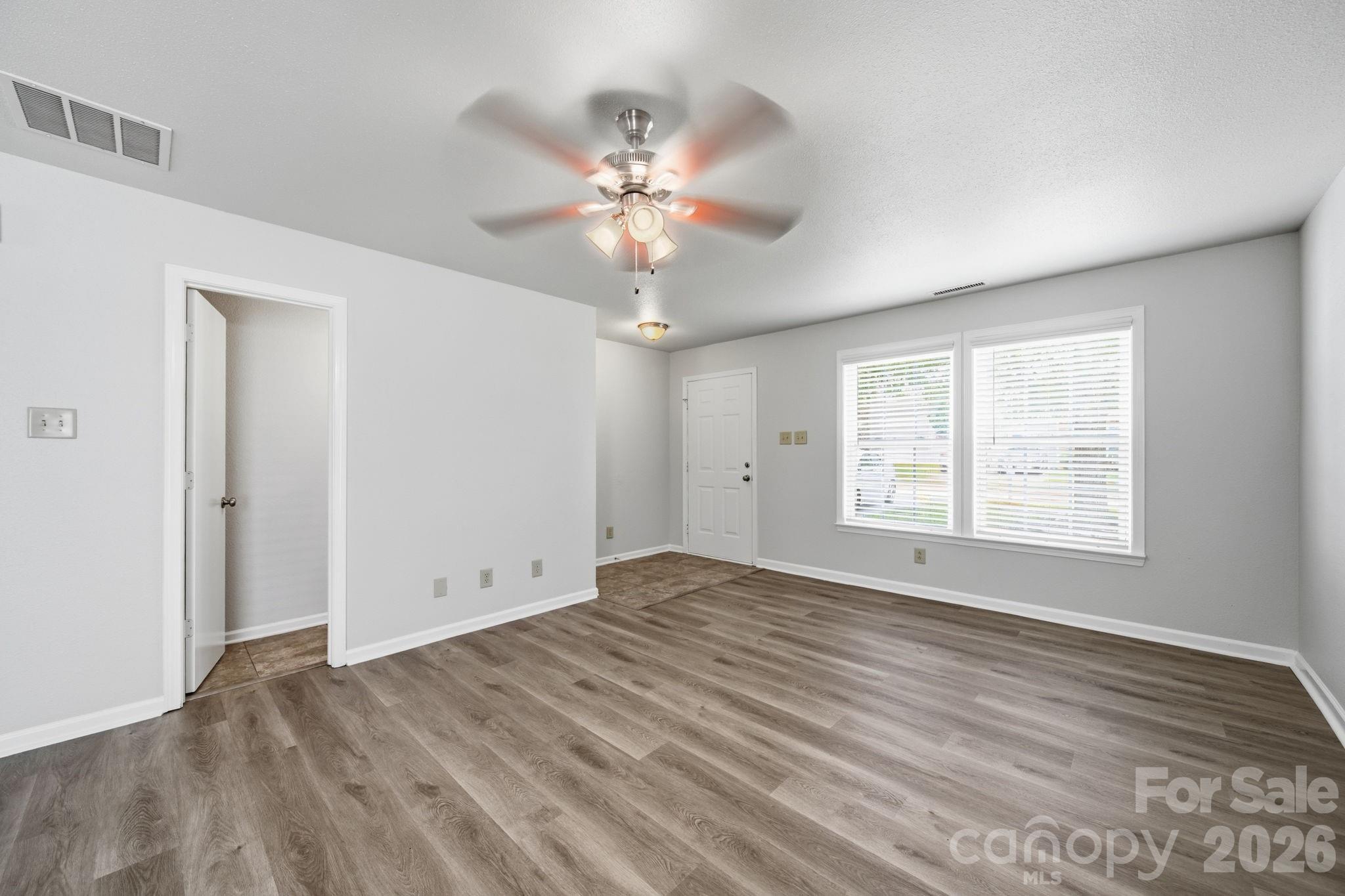 Single Family Residence at 1602 Matthew Allen Circle, Kannapolis, photo 4 of 32