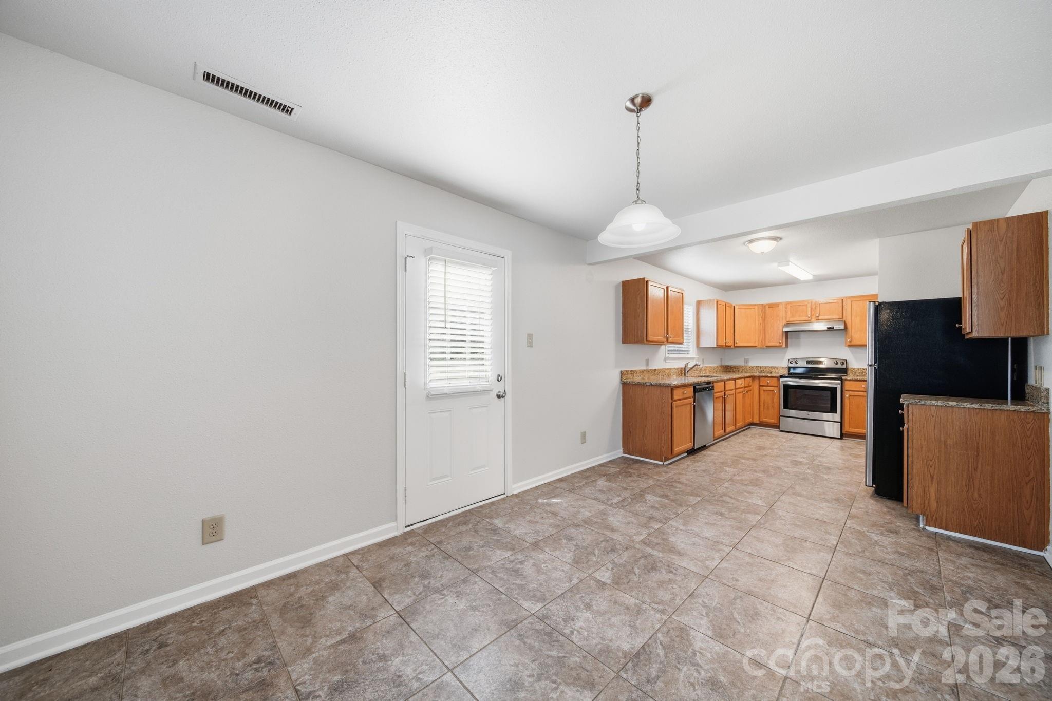 Single Family Residence at 1602 Matthew Allen Circle, Kannapolis, photo 5 of 32