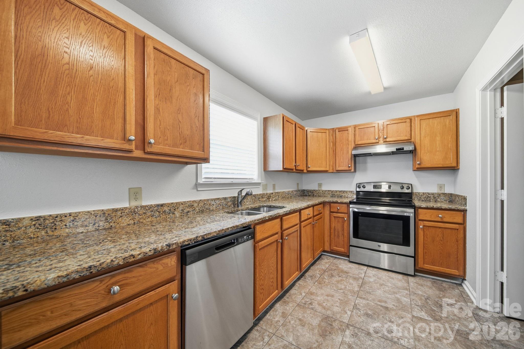 Single Family Residence at 1602 Matthew Allen Circle, Kannapolis, photo 7 of 32