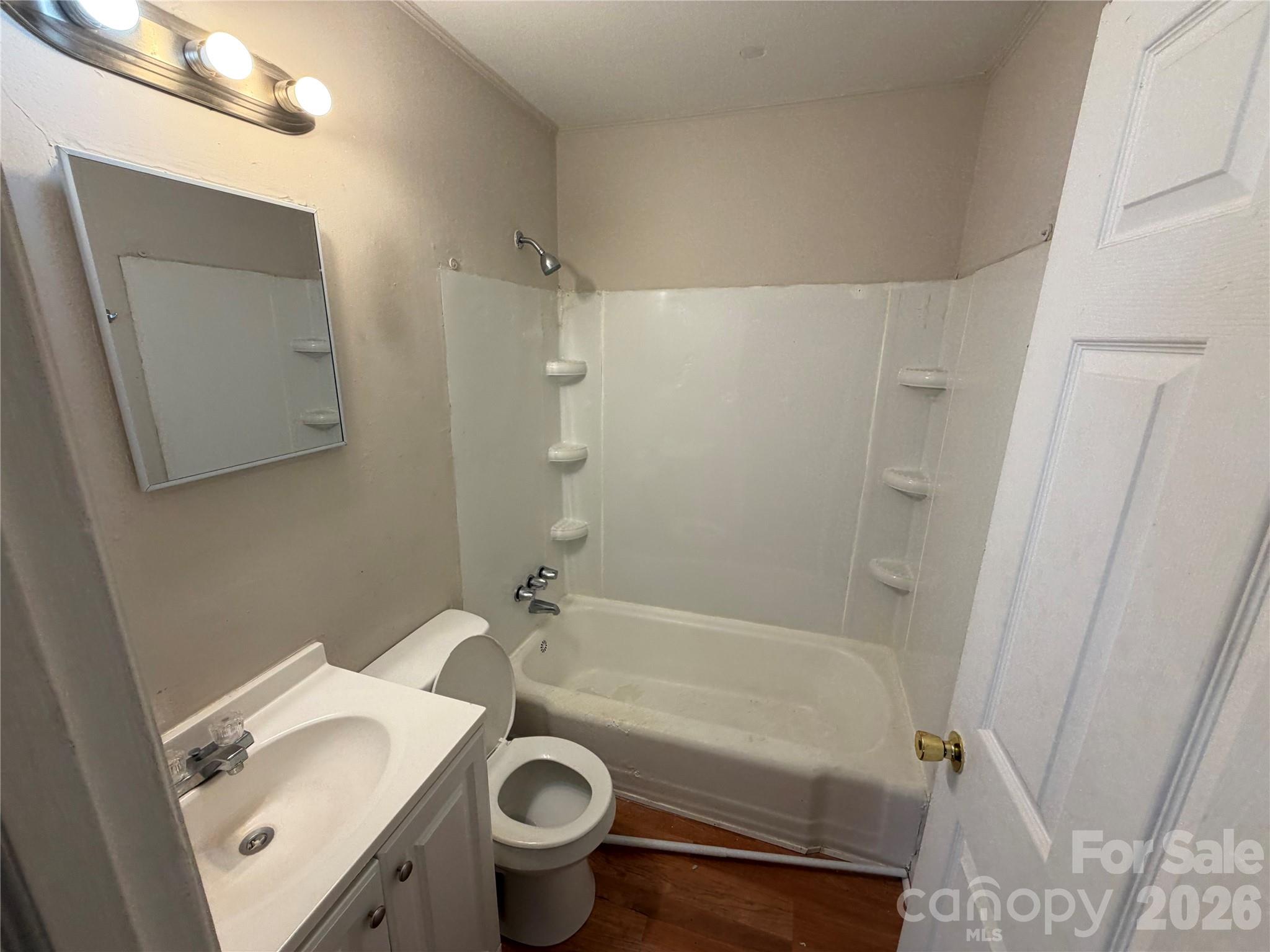 Shared Hall bath - 2558 Milton Avenue, Gastonia