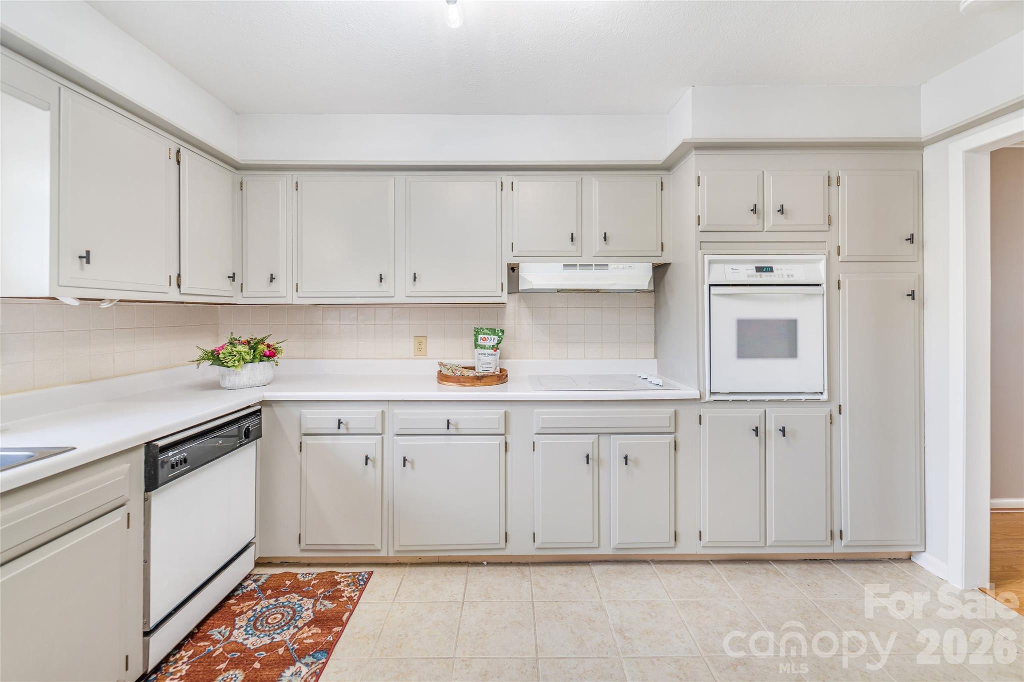 Kitchen - 102 Boyd Drive, Flat Rock