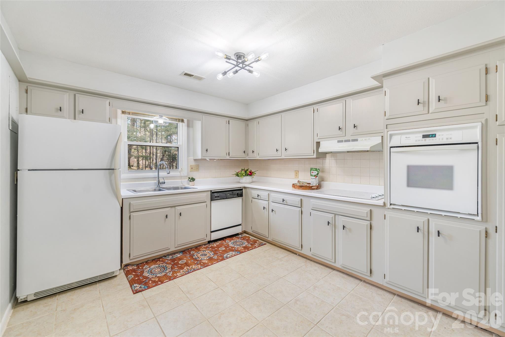 Kitchen - 102 Boyd Drive, Flat Rock
