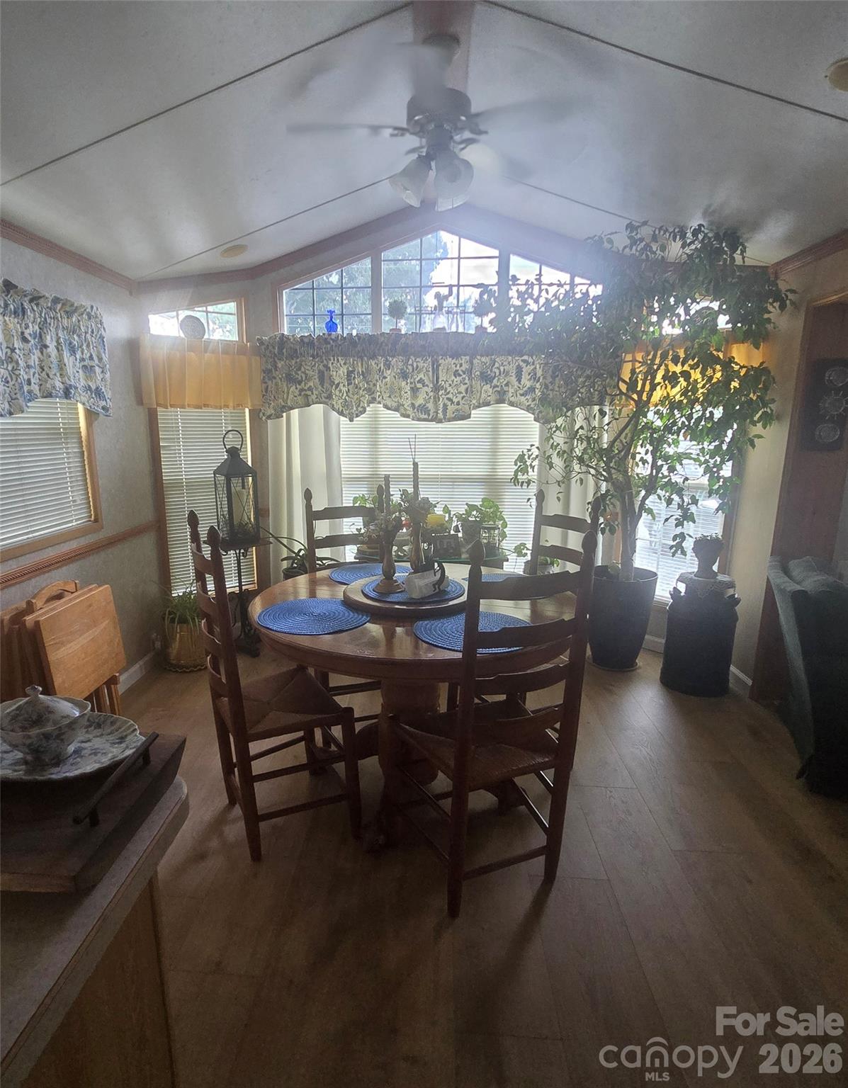 Dining area, note bay window in front of dwelling - 110 Twin Bluff Trail, Mount Gilead