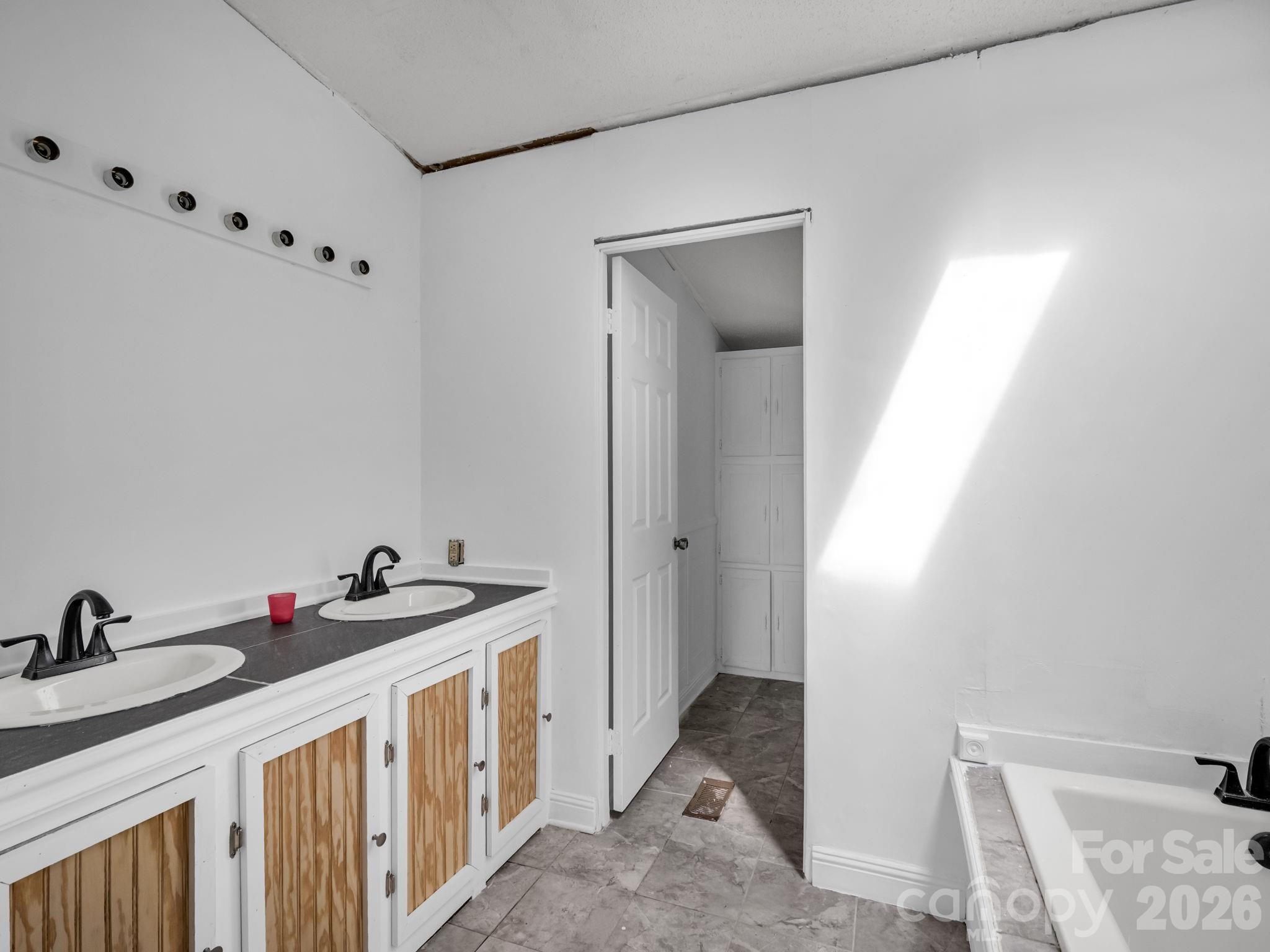 Primary bath - 3204 Frank Grigg Drive, Shelby
