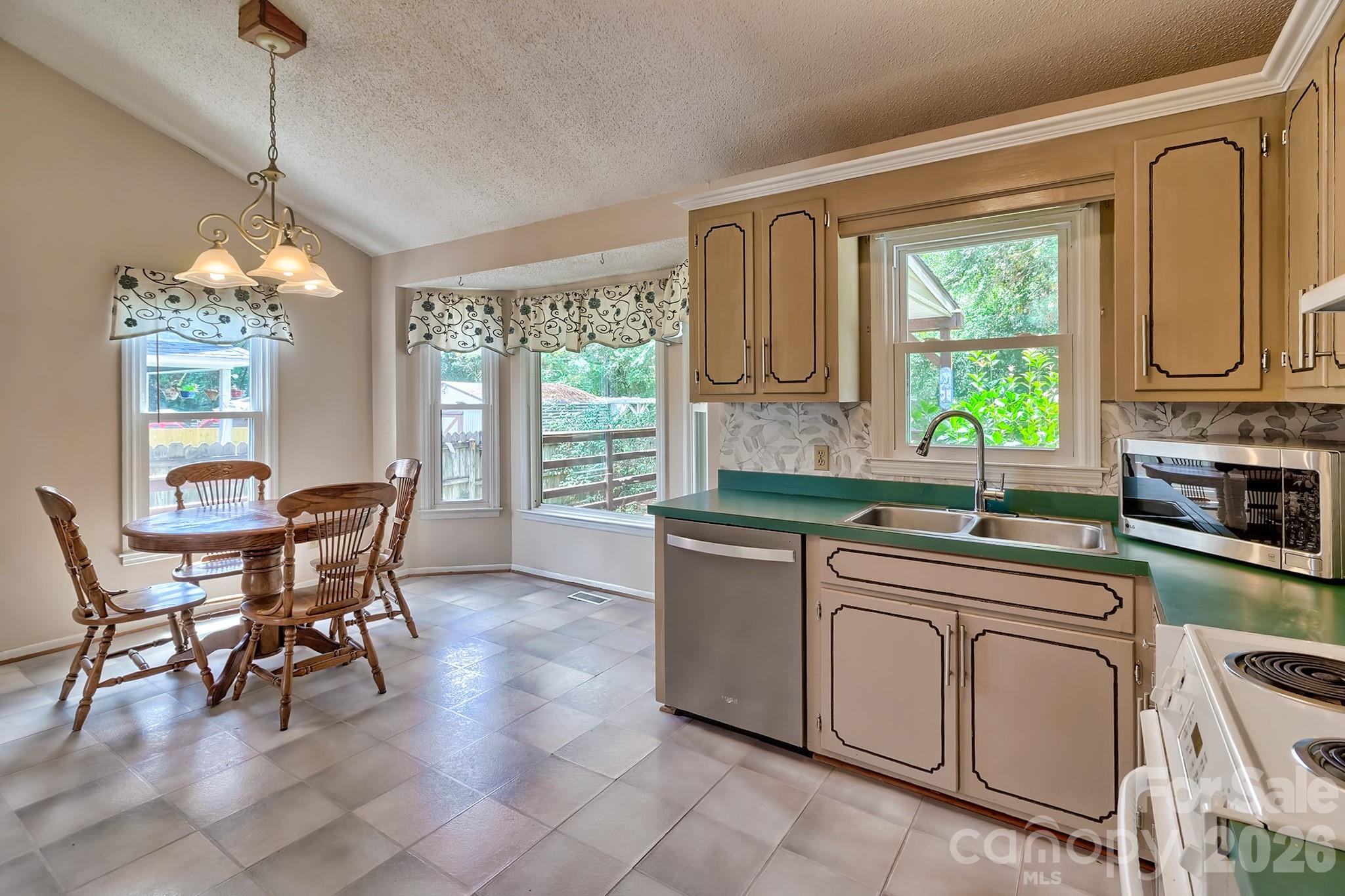 Single Family Residence at 131 Santa Barbara Court, West Columbia, photo 11 of 31