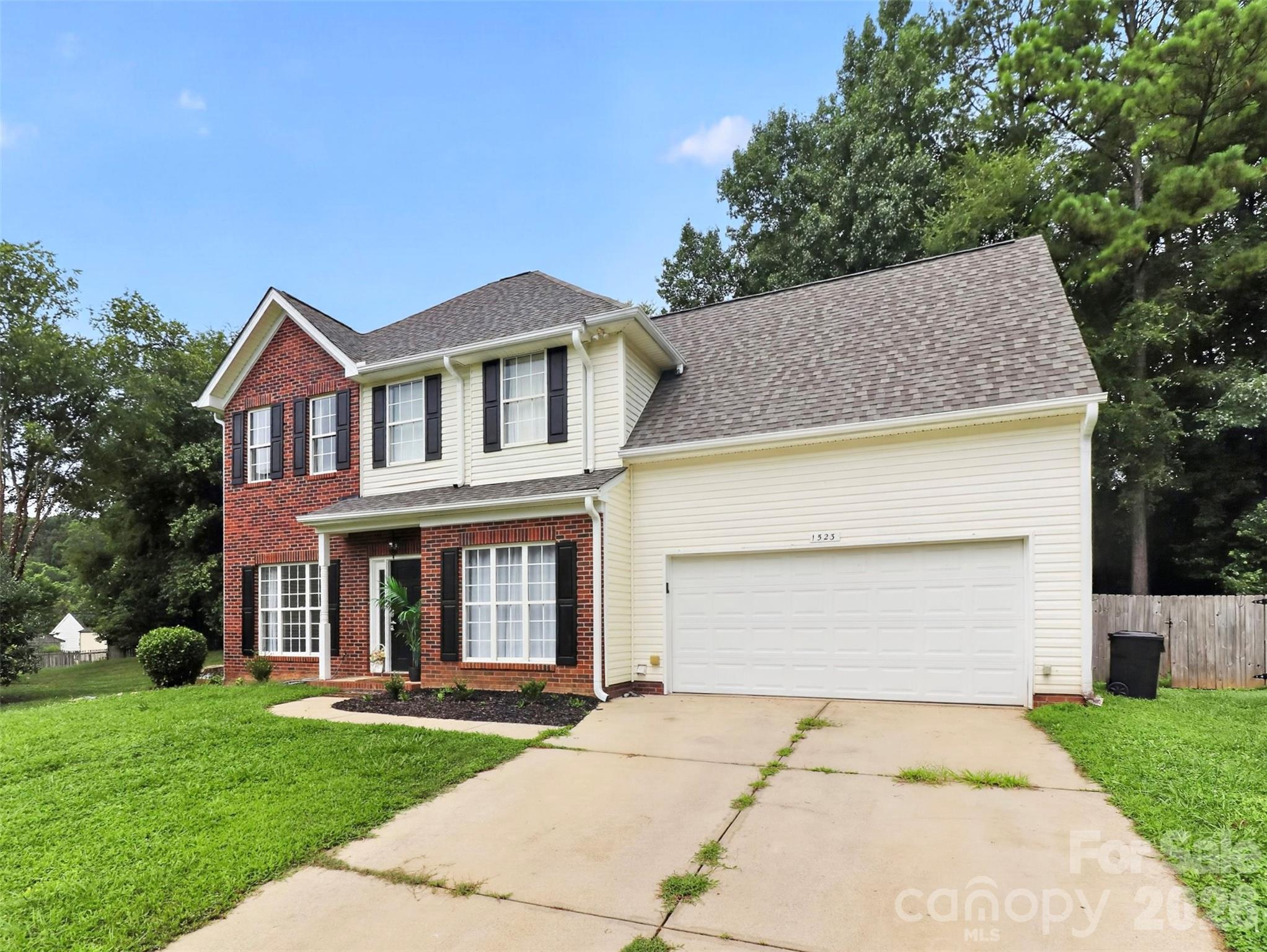 Single Family Residence at 1523 Merrie Meadow Court, Rock Hill, photo 3 of 44