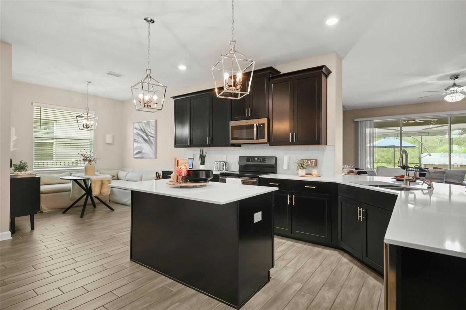 Single Family Residence at 2537 CAMDEN PARK CIR, DAVENPORT, photo 5 of 42