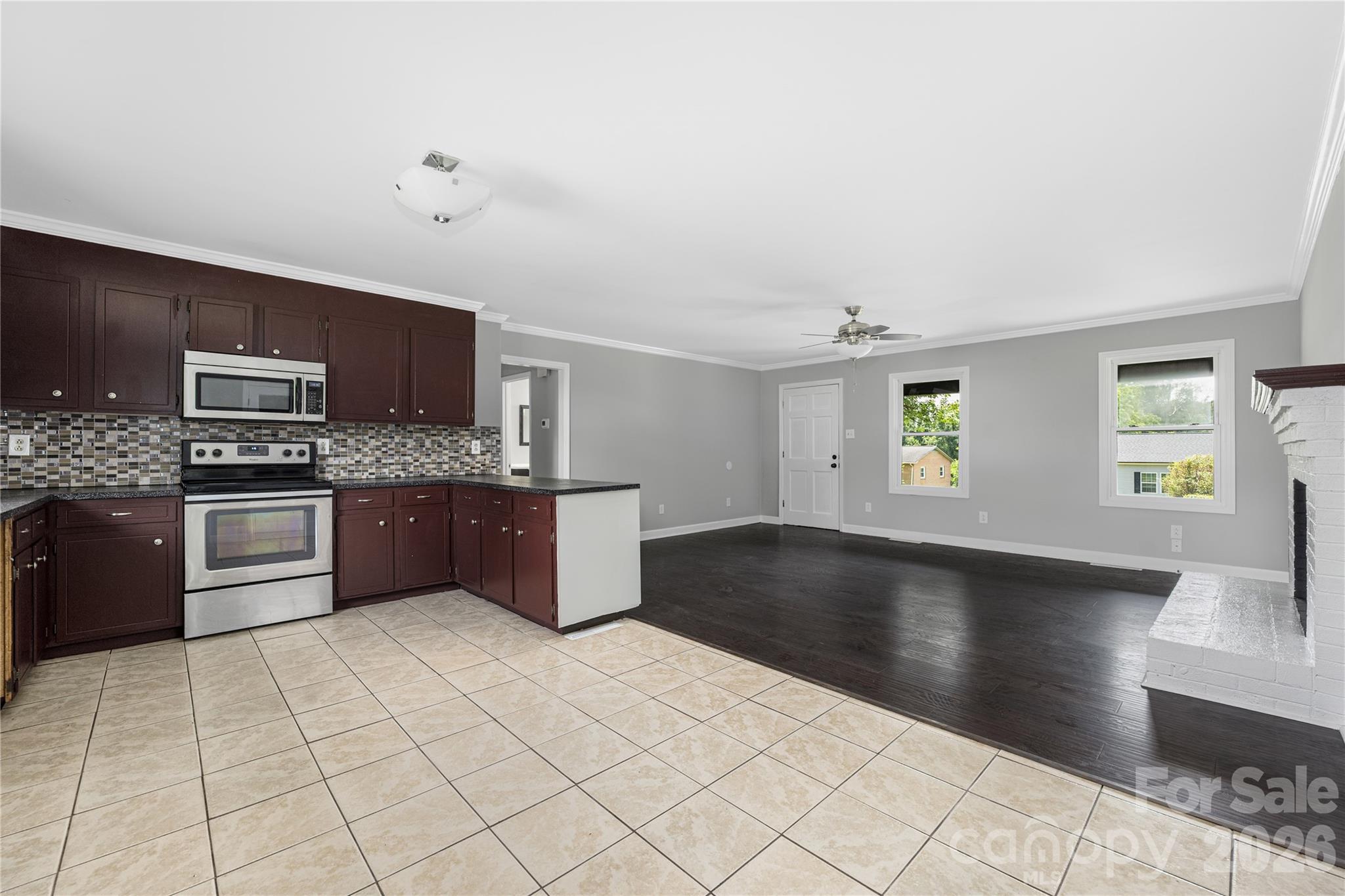 Single Family Residence at 112 Robinette Lane, Statesville, photo 6 of 33