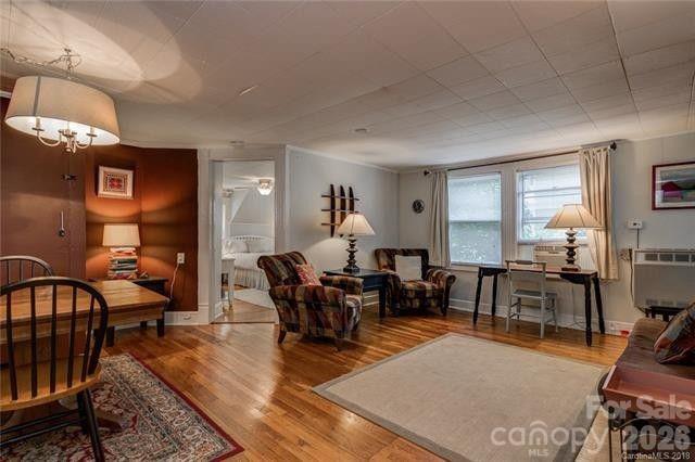 Apt. 4 - LR - 41 Panola Street, Asheville