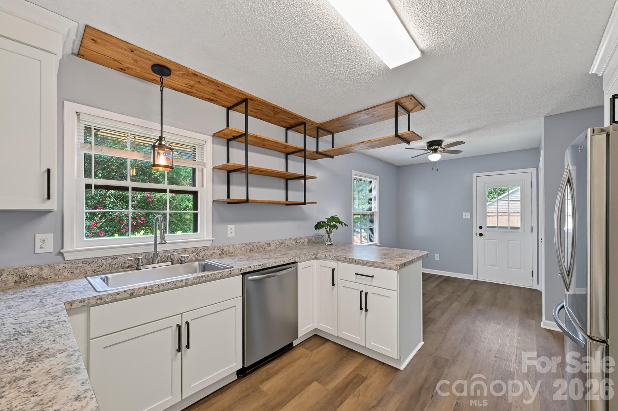 Updated kitchen with all new cabinetry!! - 1620 Windyrush Lane, Gastonia
