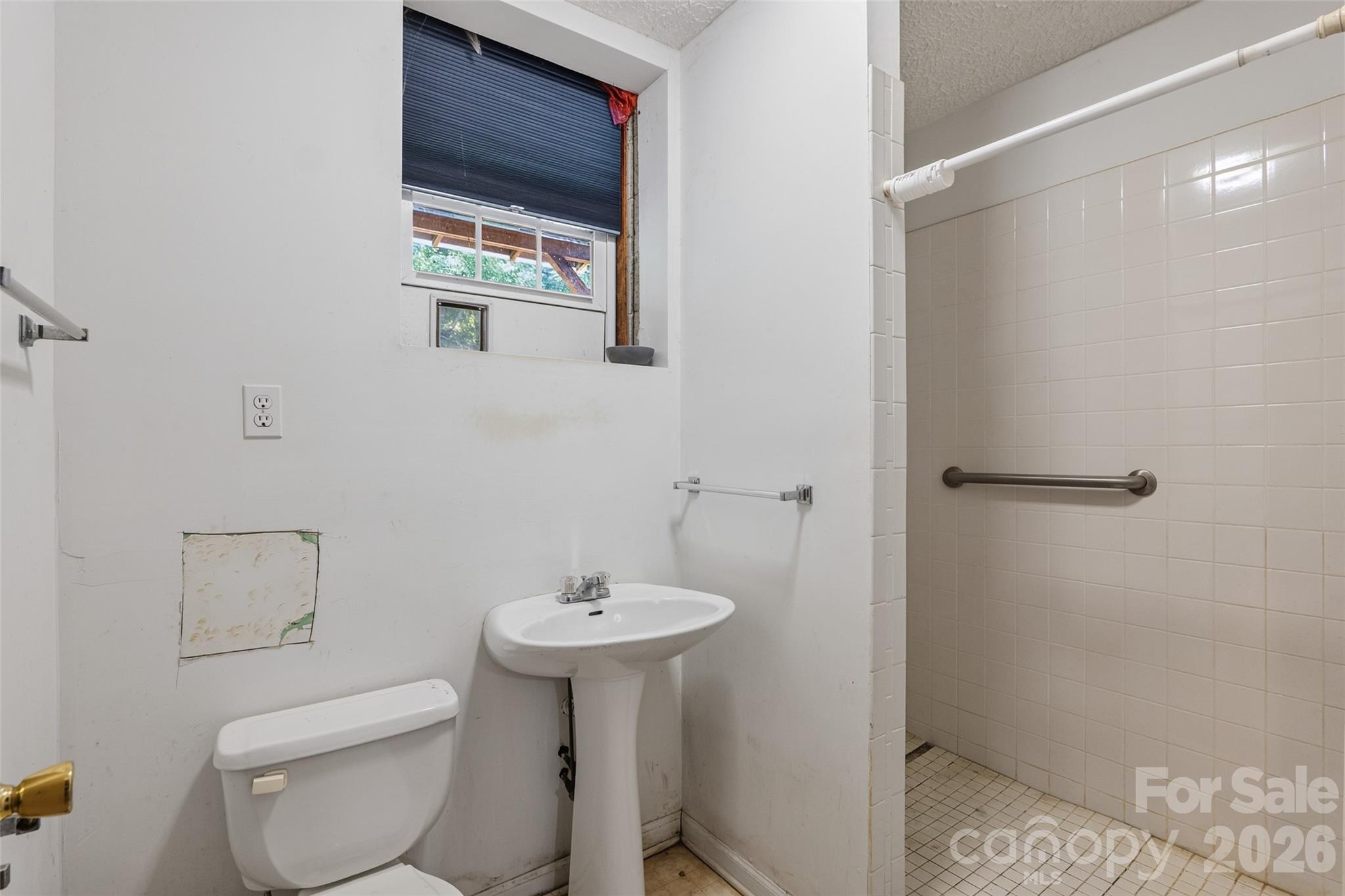 Single Family Residence at 17 Azalea Road, Arden, photo 27 of 36