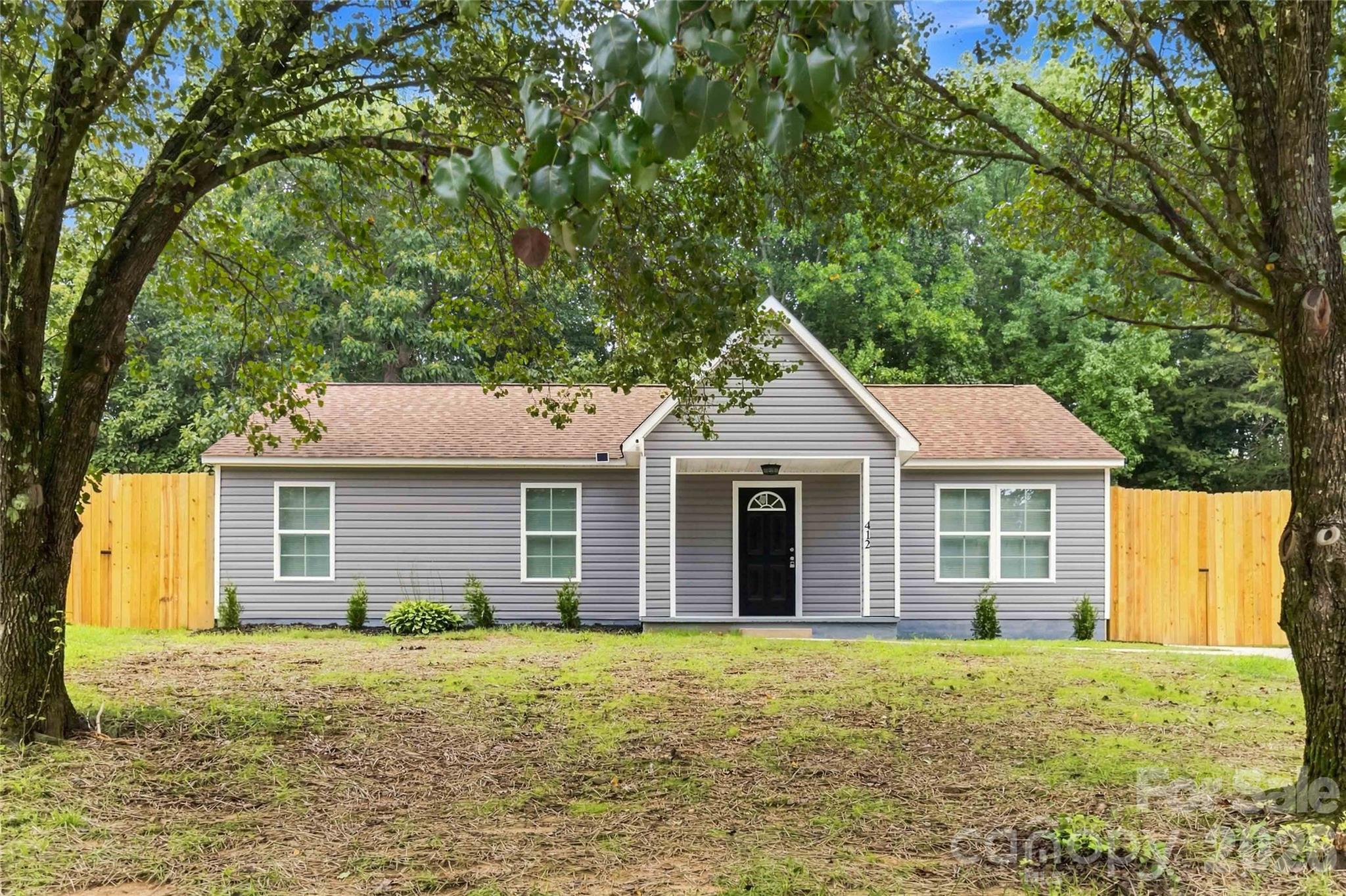 Single Family Residence at 412 E Mclelland Avenue, Mooresville