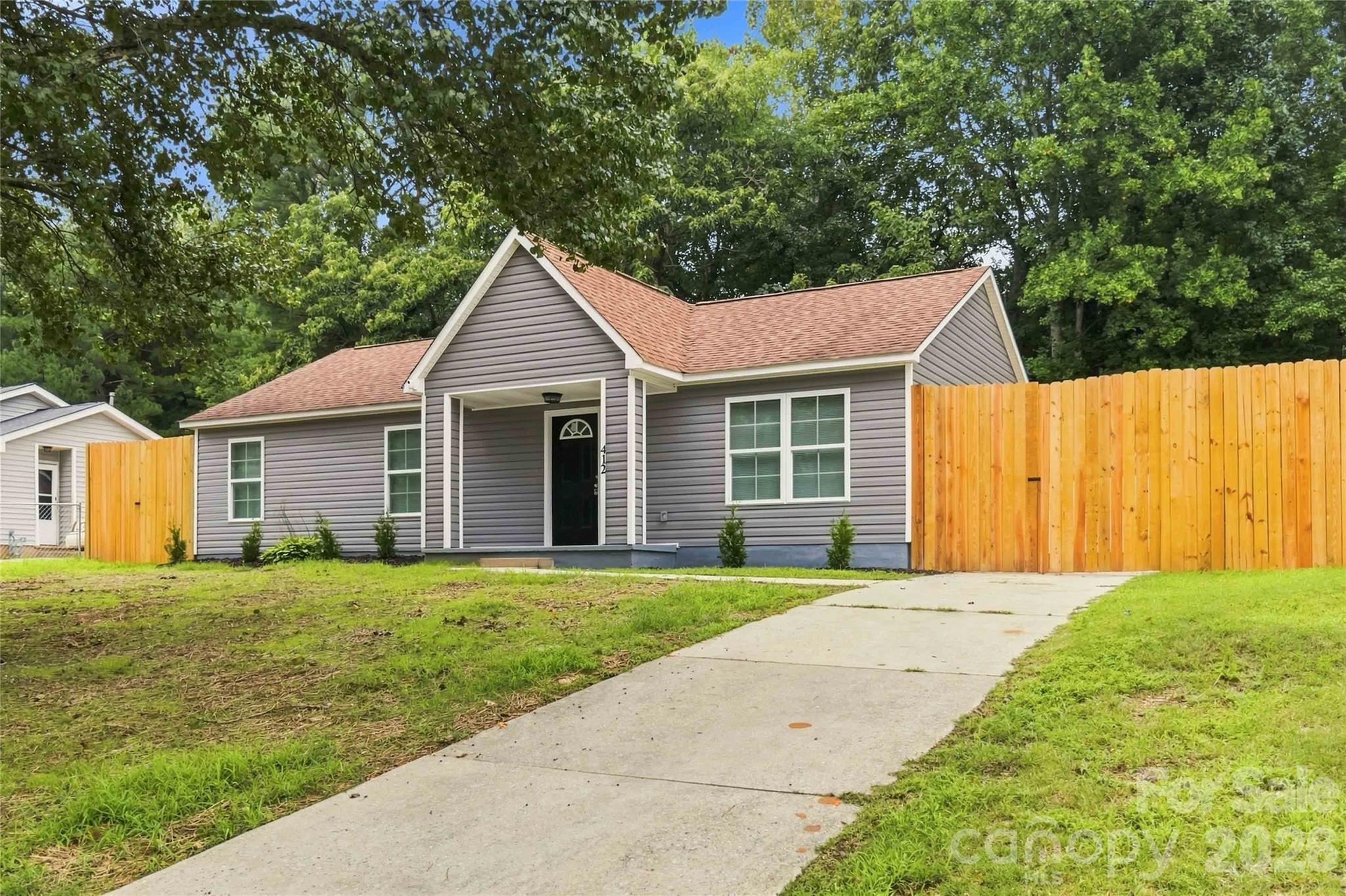 Single Family Residence at 412 E Mclelland Avenue, Mooresville, photo 2 of 19
