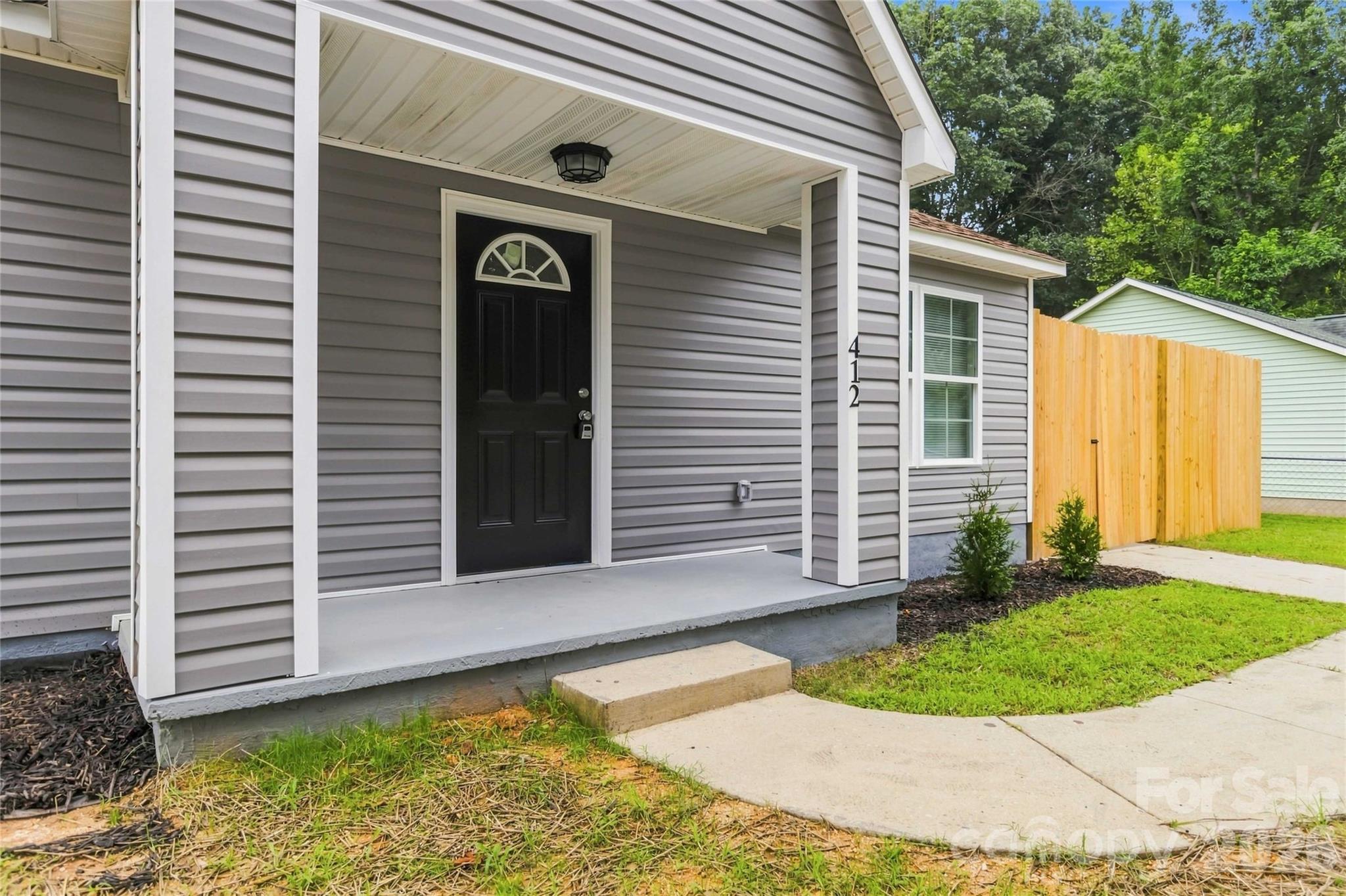 Single Family Residence at 412 E Mclelland Avenue, Mooresville, photo 3 of 19