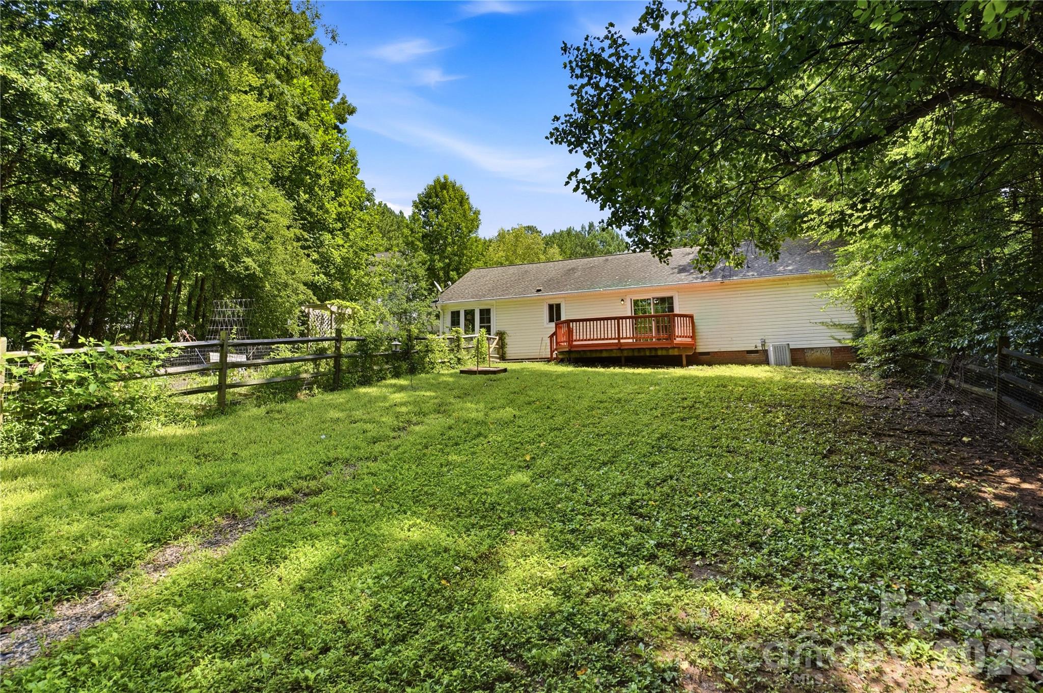 Large private backyard - 3555 Lake Bluff Drive, Sherrills Ford