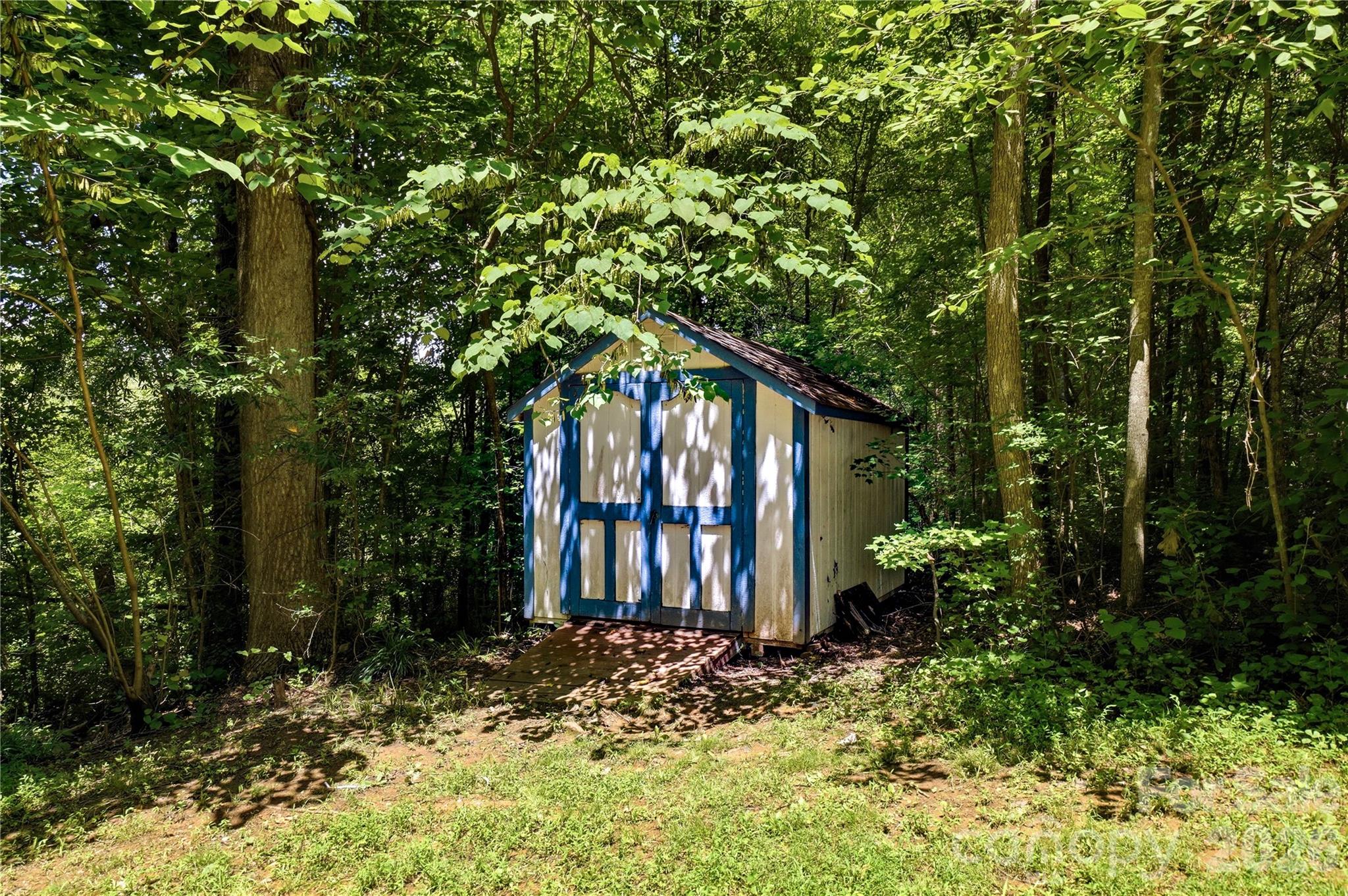 Even a storage shed in the backyard for all your yard tools - 3555 Lake Bluff Drive, Sherrills Ford