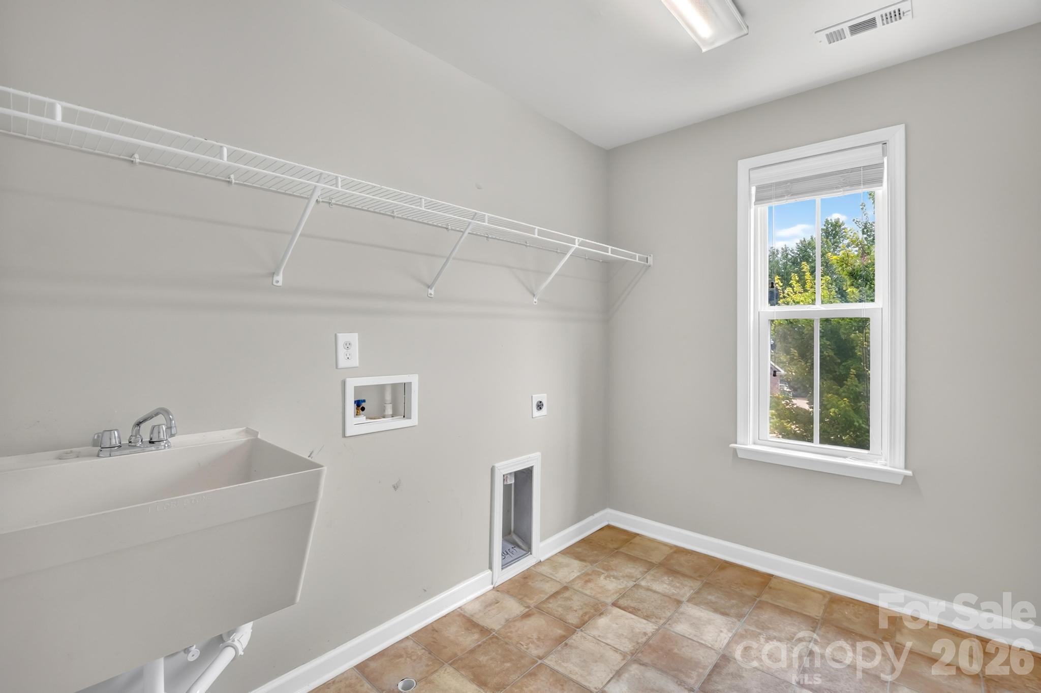 EXTRA Large Laundry room - 1004 Hawker Road, Matthews