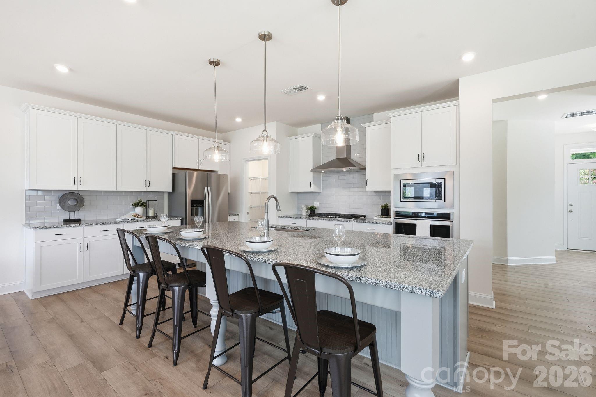 Kitchin / Island - 3015 Patchwork Court, Fort Mill