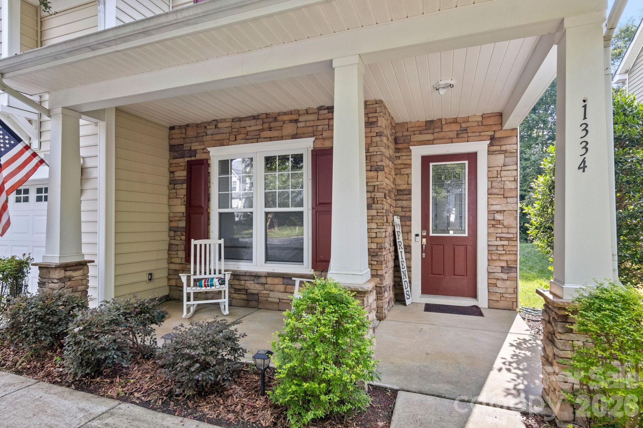 Single Family Residence at 1334 Sarandon Drive, Matthews, photo 4 of 40