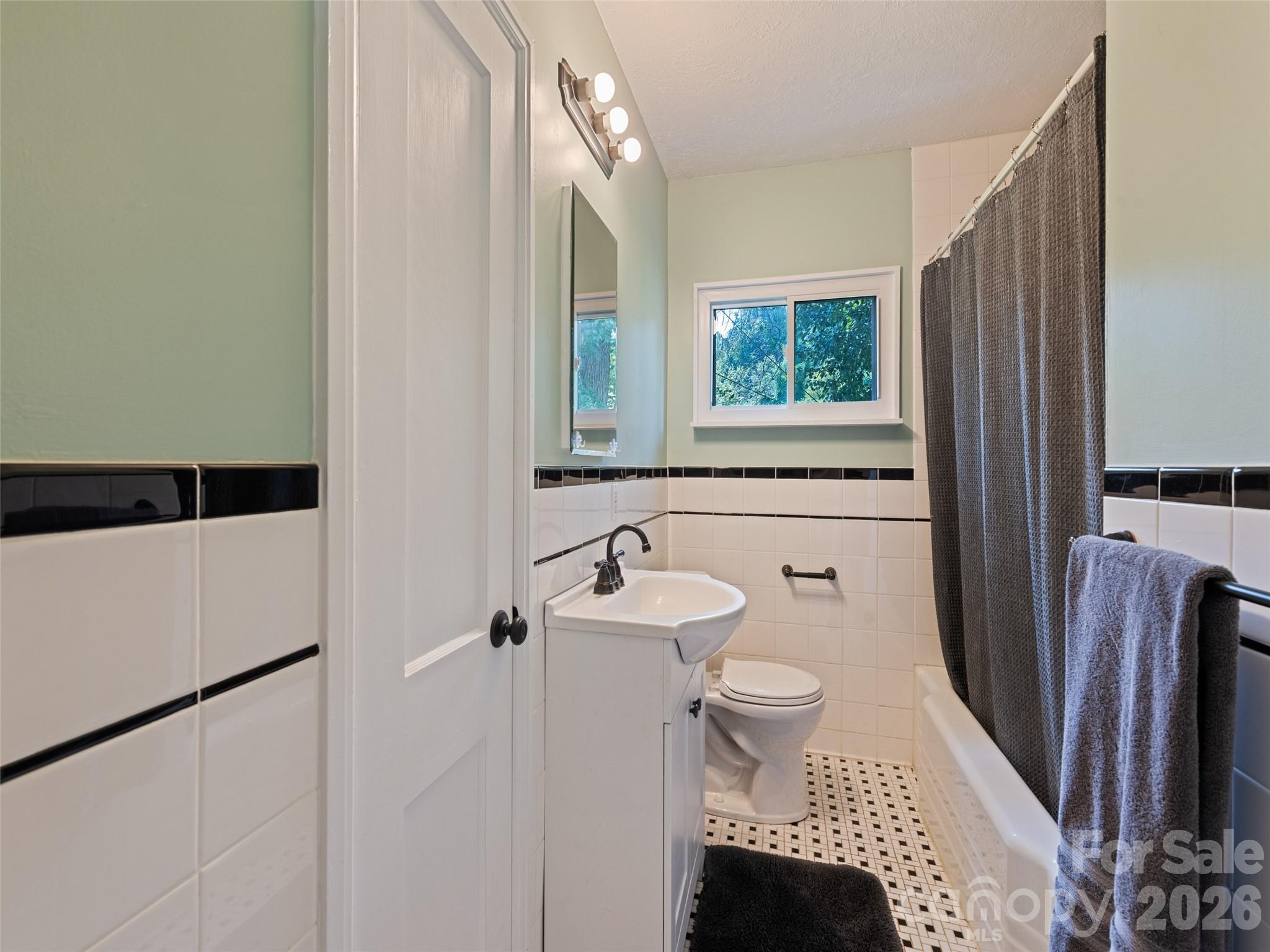 Single Family Residence at 1909 Arlington Place, Hendersonville, photo 26 of 28