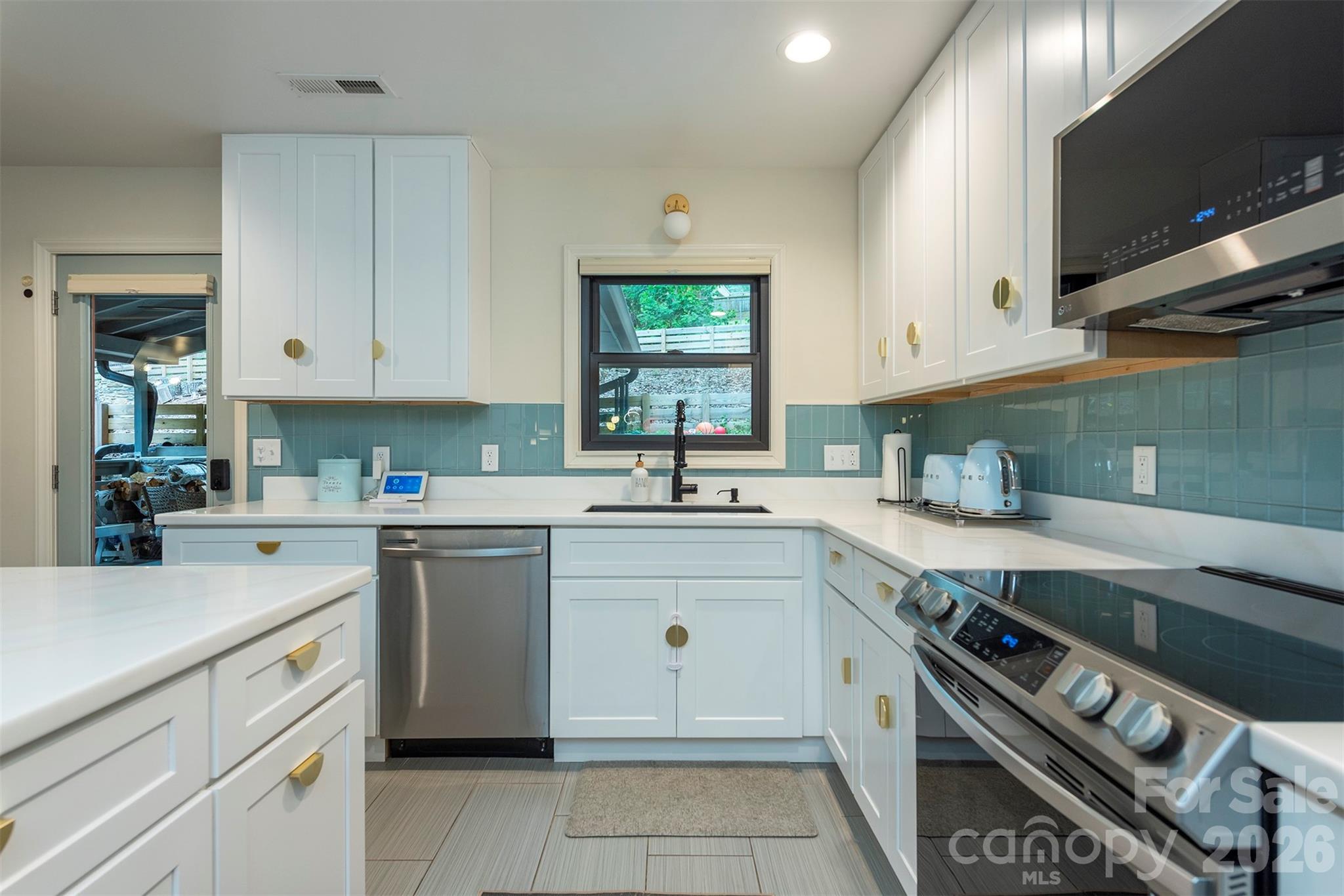 Single Family Residence at 53 Vanderbilt Terrace, Asheville, photo 11 of 45