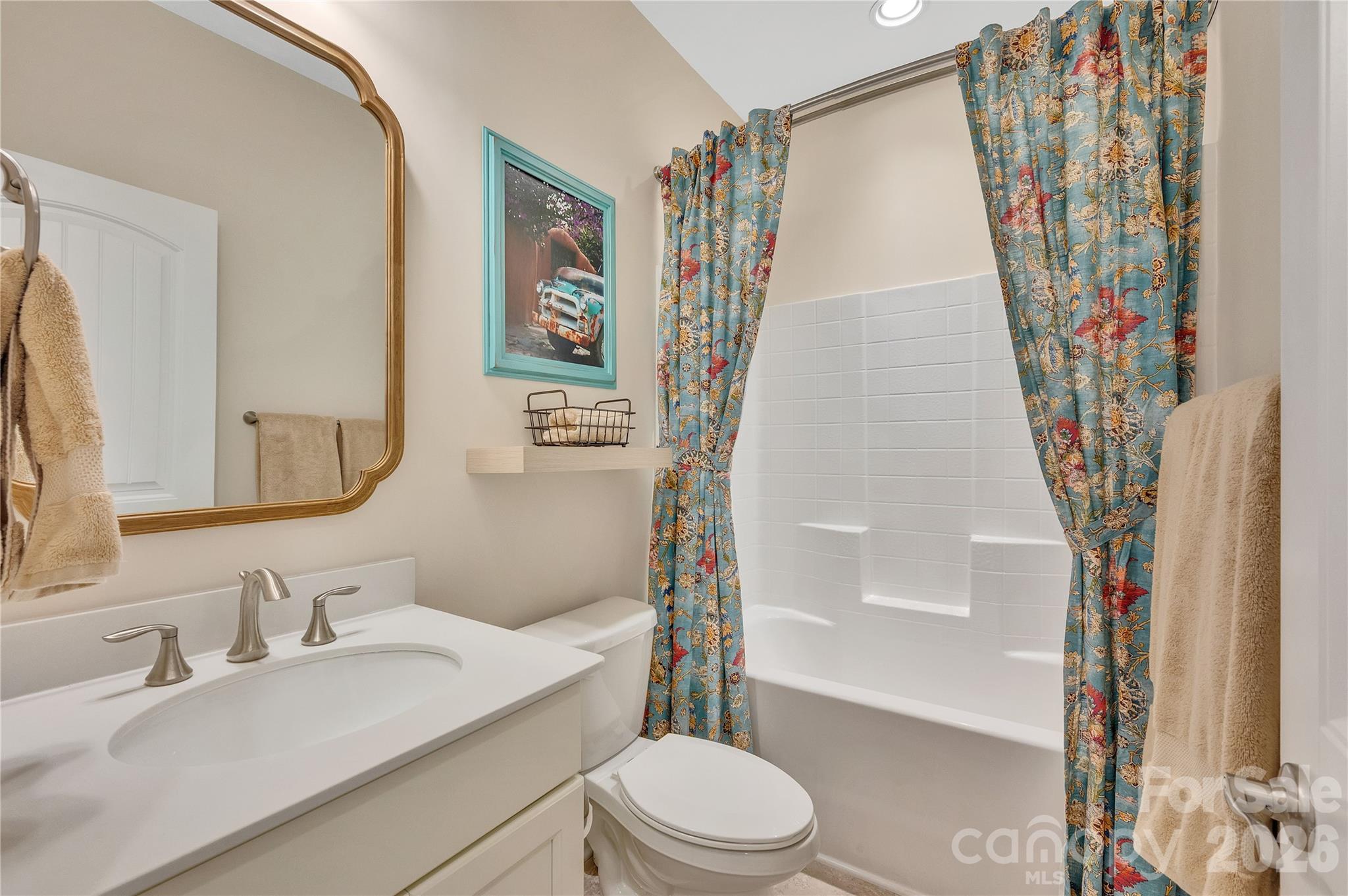 Secondary/Hall Bath - 6243 Scuttle Lane, Denver