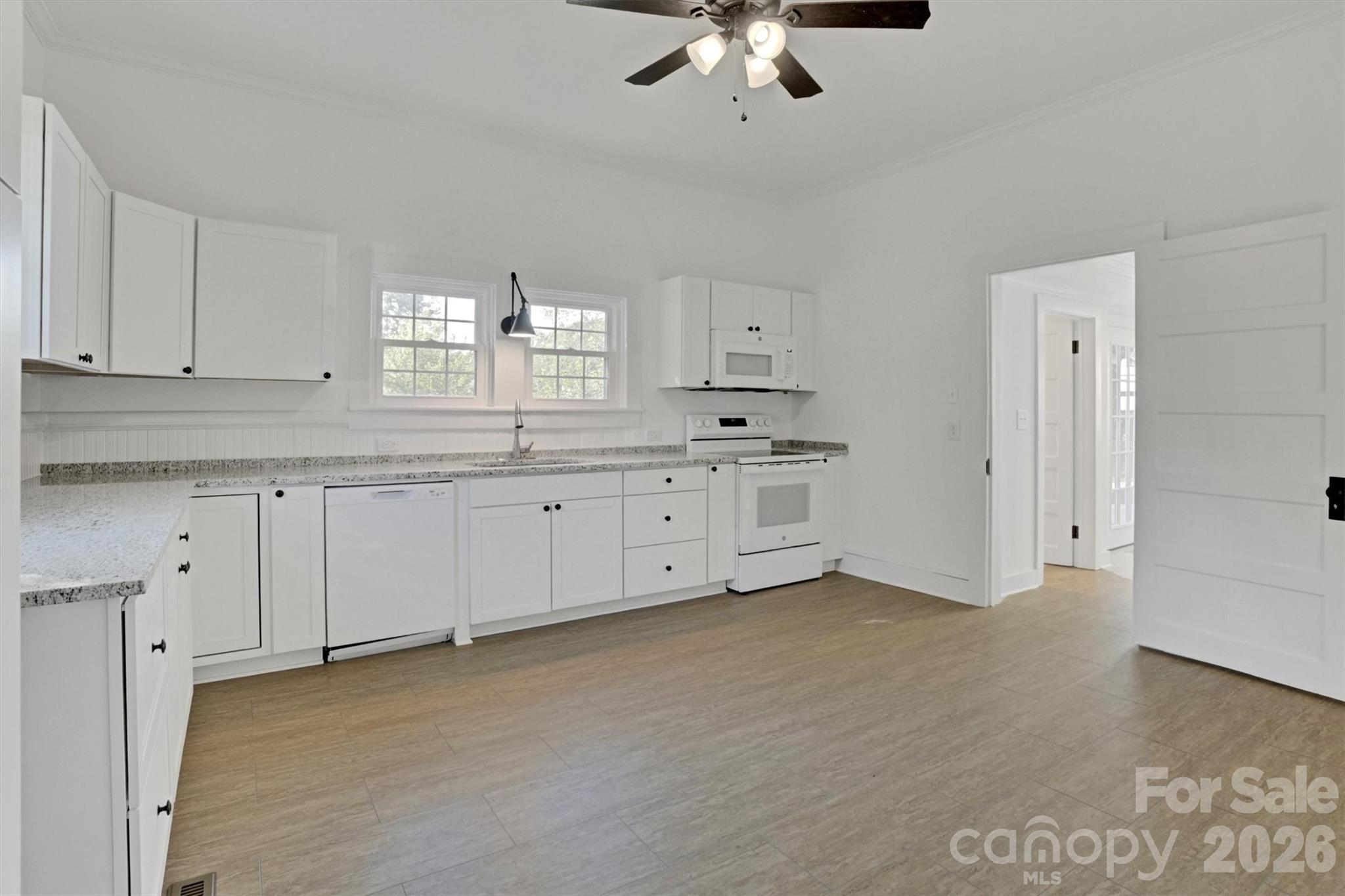 Single Family Residence at 304 Misenheimer Drive NW, Concord, photo 8 of 26