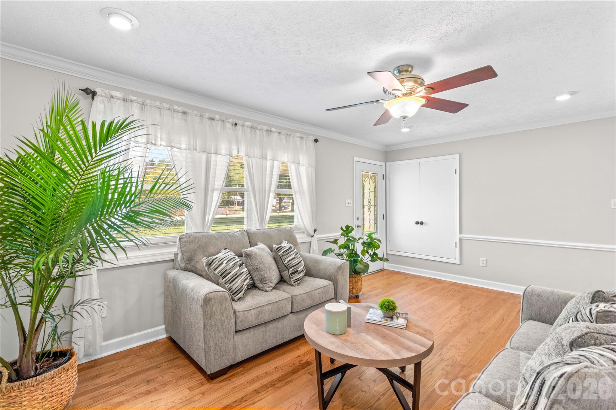 Single Family Residence at 946 Shearers Road, Mooresville, photo 6 of 48