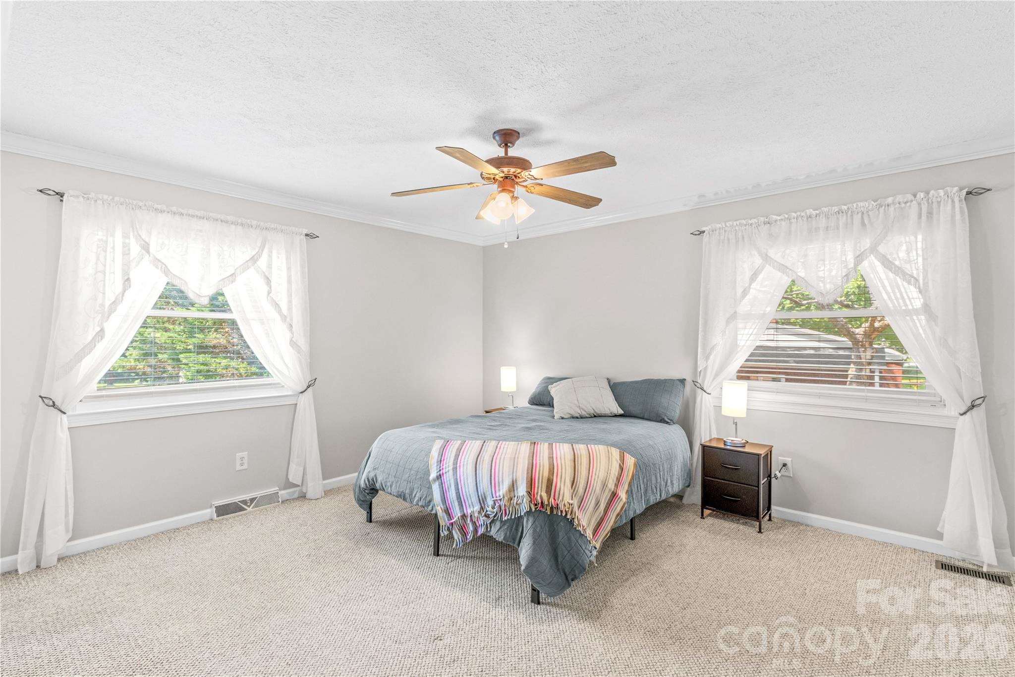 Single Family Residence at 946 Shearers Road, Mooresville, photo 10 of 48