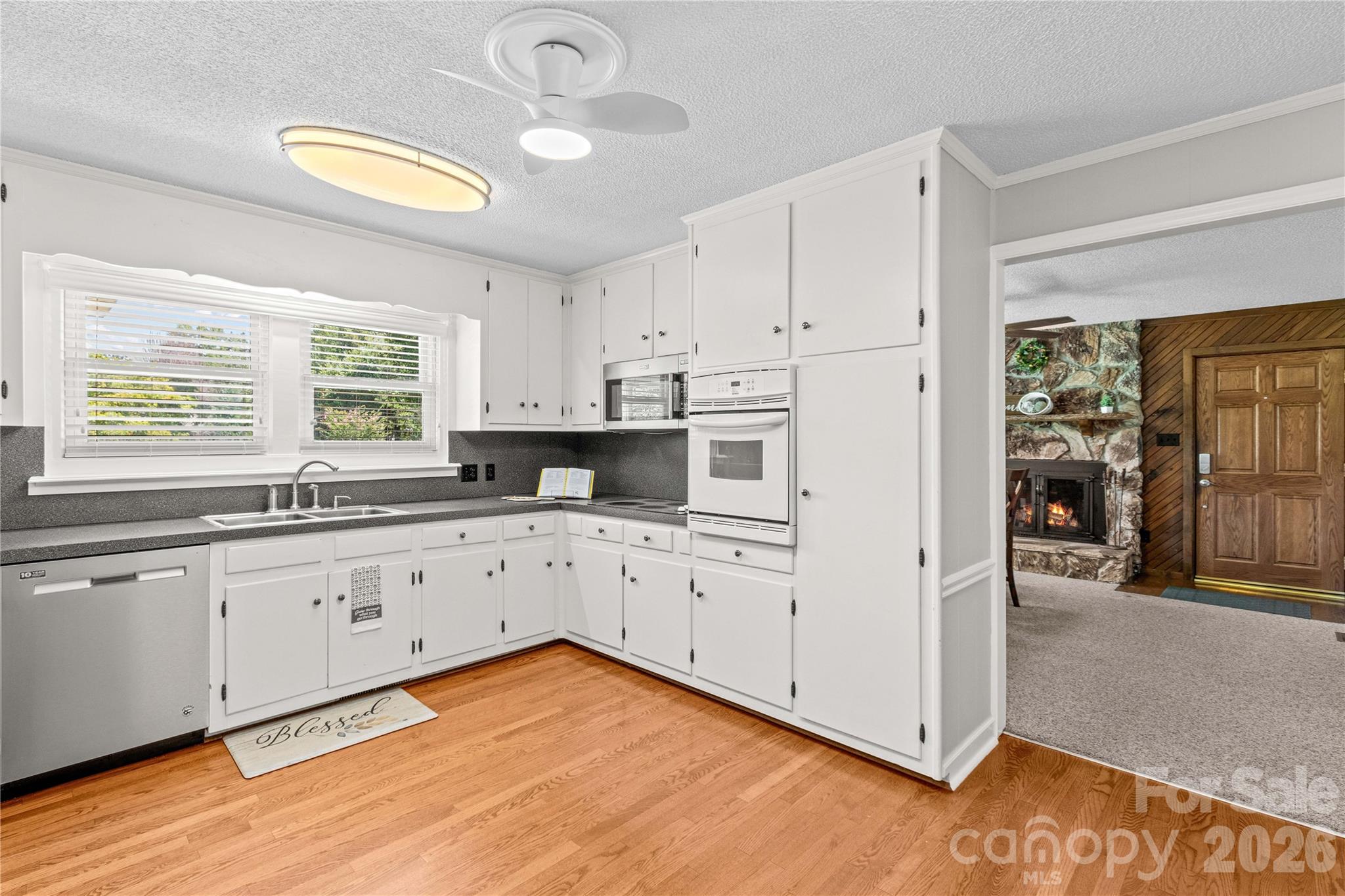 Single Family Residence at 946 Shearers Road, Mooresville, photo 14 of 48