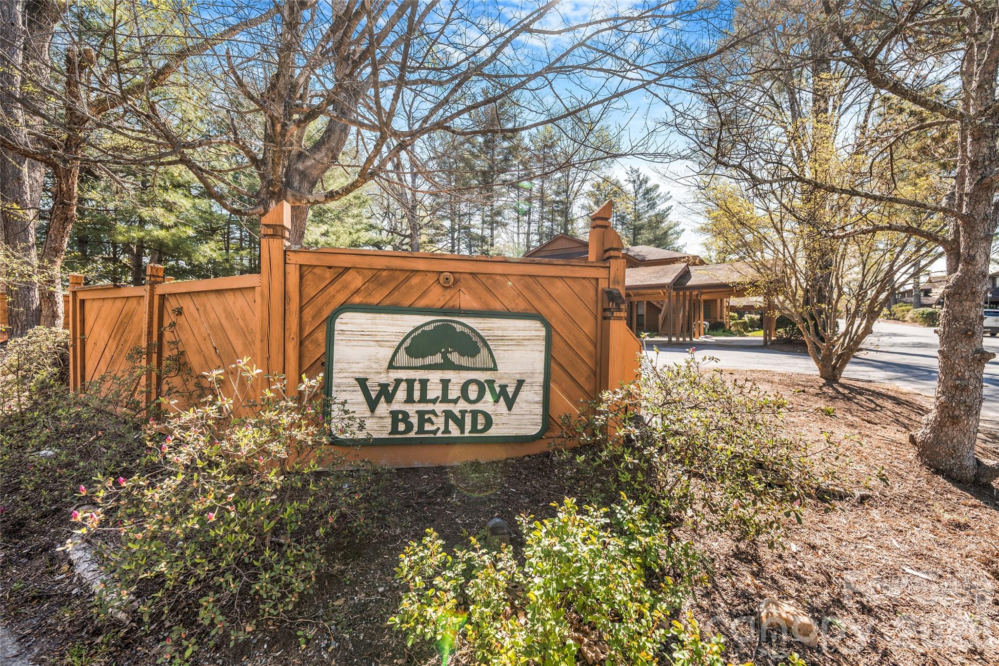 Condominium at 521 Courtwood Lane, Hendersonville, photo 3 of 15
