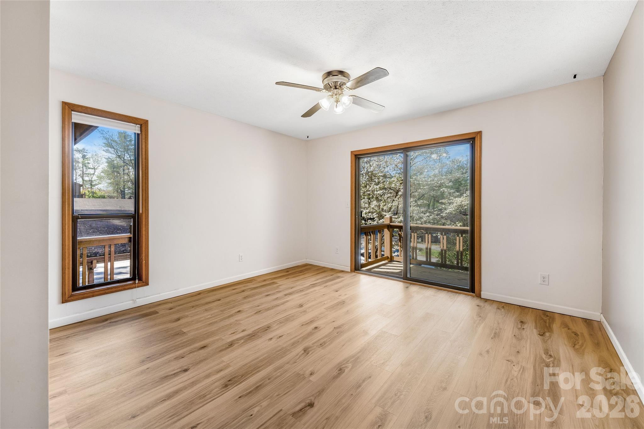 Condominium at 521 Courtwood Lane, Hendersonville, photo 7 of 15