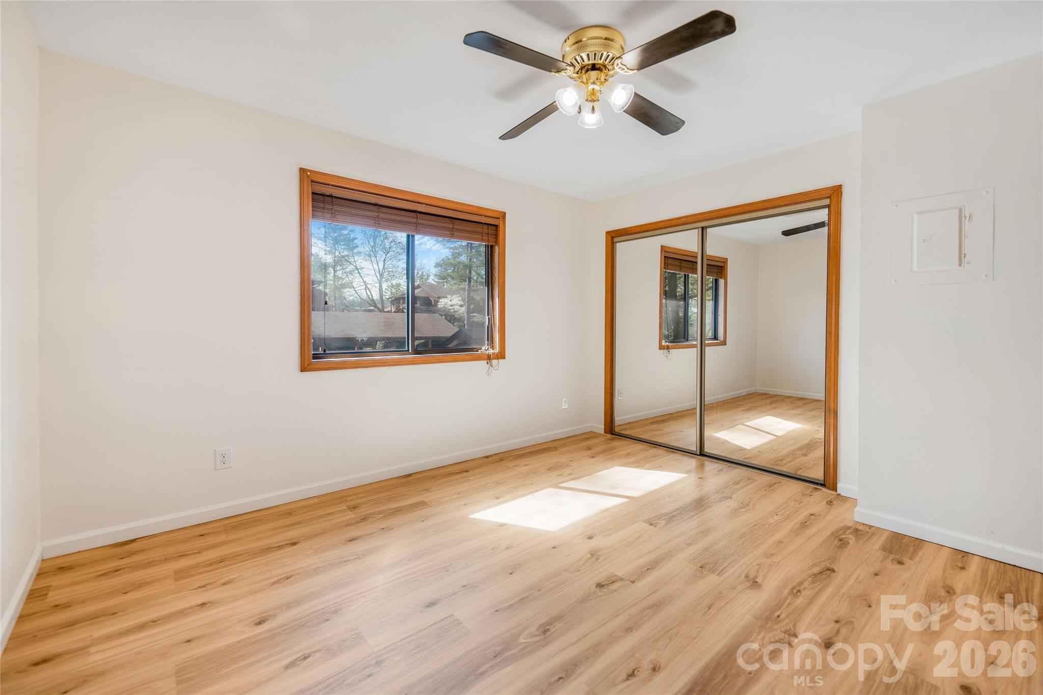 Condominium at 521 Courtwood Lane, Hendersonville, photo 12 of 15