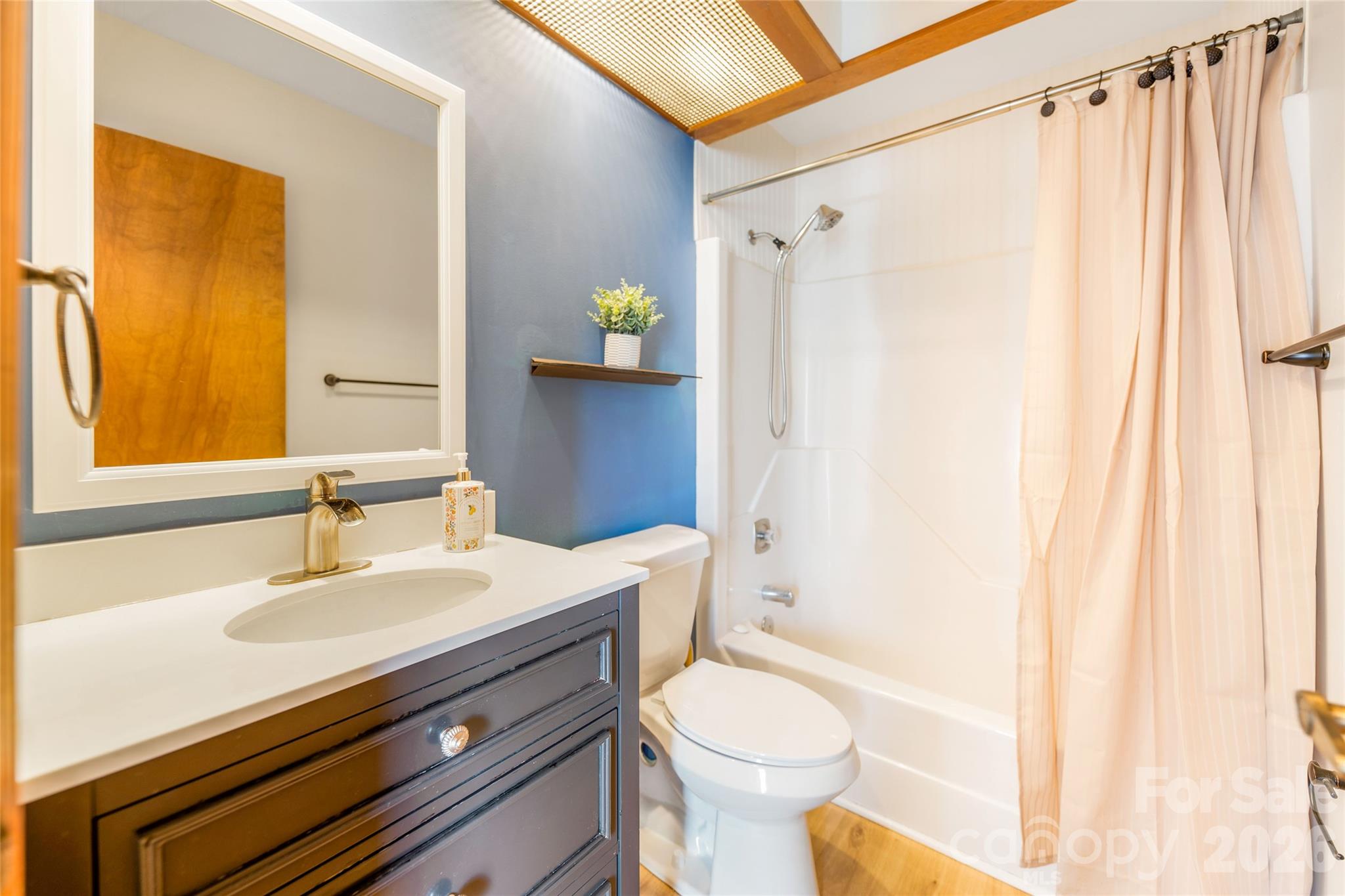Bathroom - 521 Courtwood Lane, Hendersonville