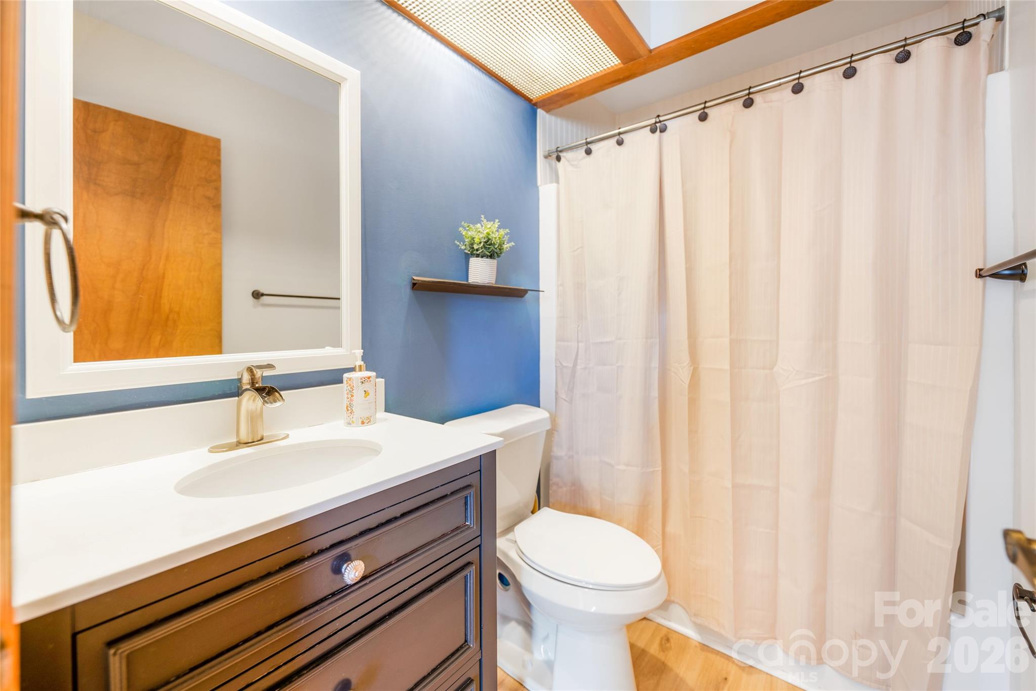 Condominium at 521 Courtwood Lane, Hendersonville, photo 14 of 15