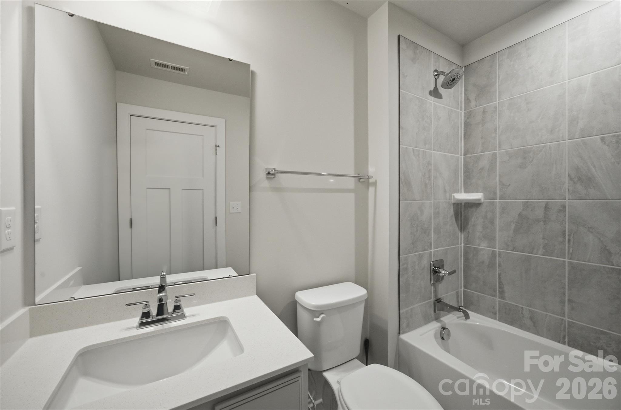 Upstairs full bath - 6428 Cambridge Drive, Harrisburg