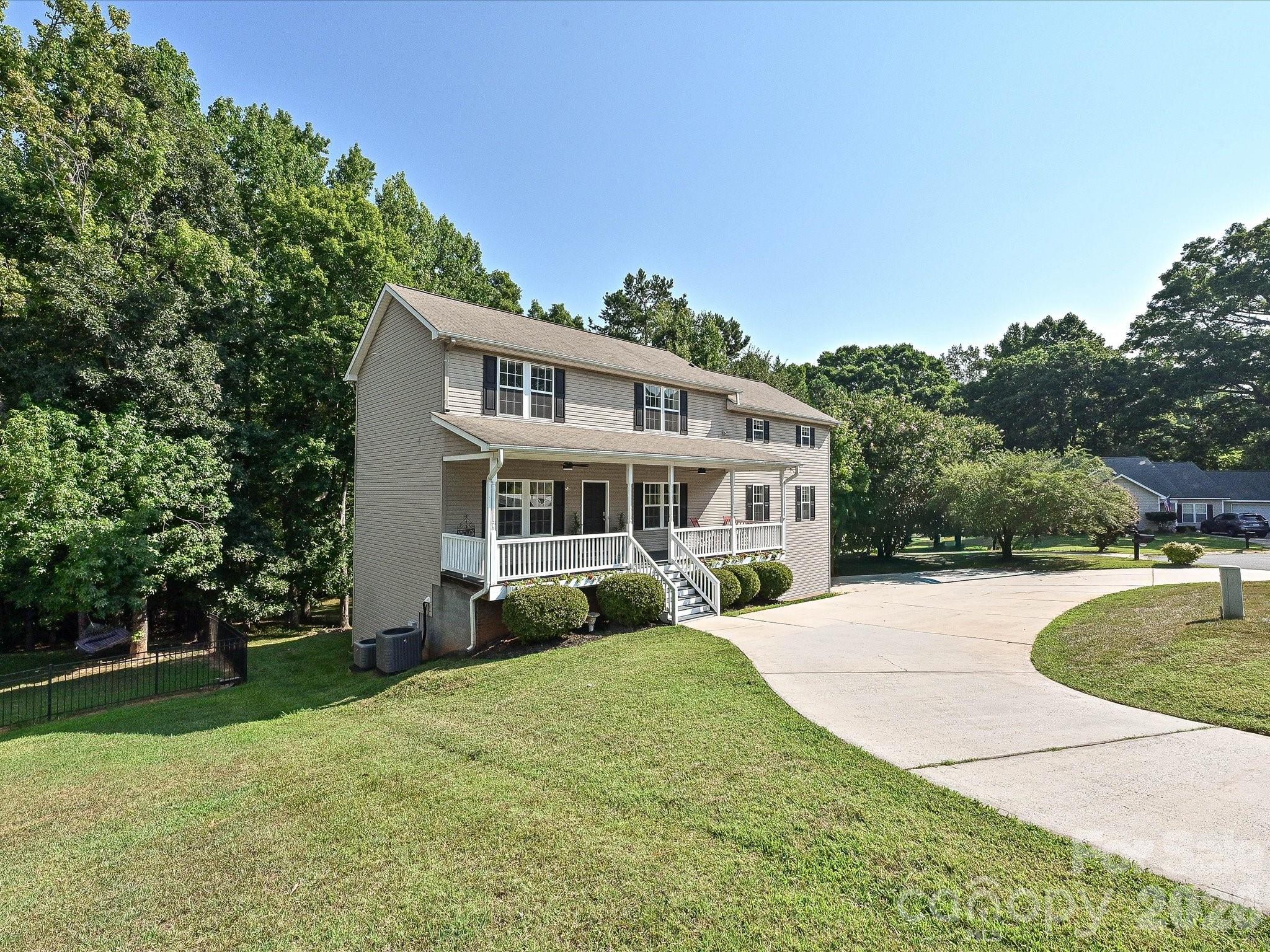 Single Family Residence at 1401 Wall Street, Waxhaw, photo 2 of 45