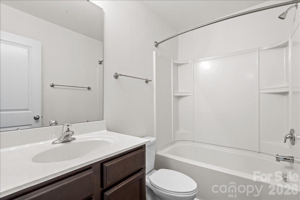 Guest bathroom - 6066 Benedict Place, Indian Land