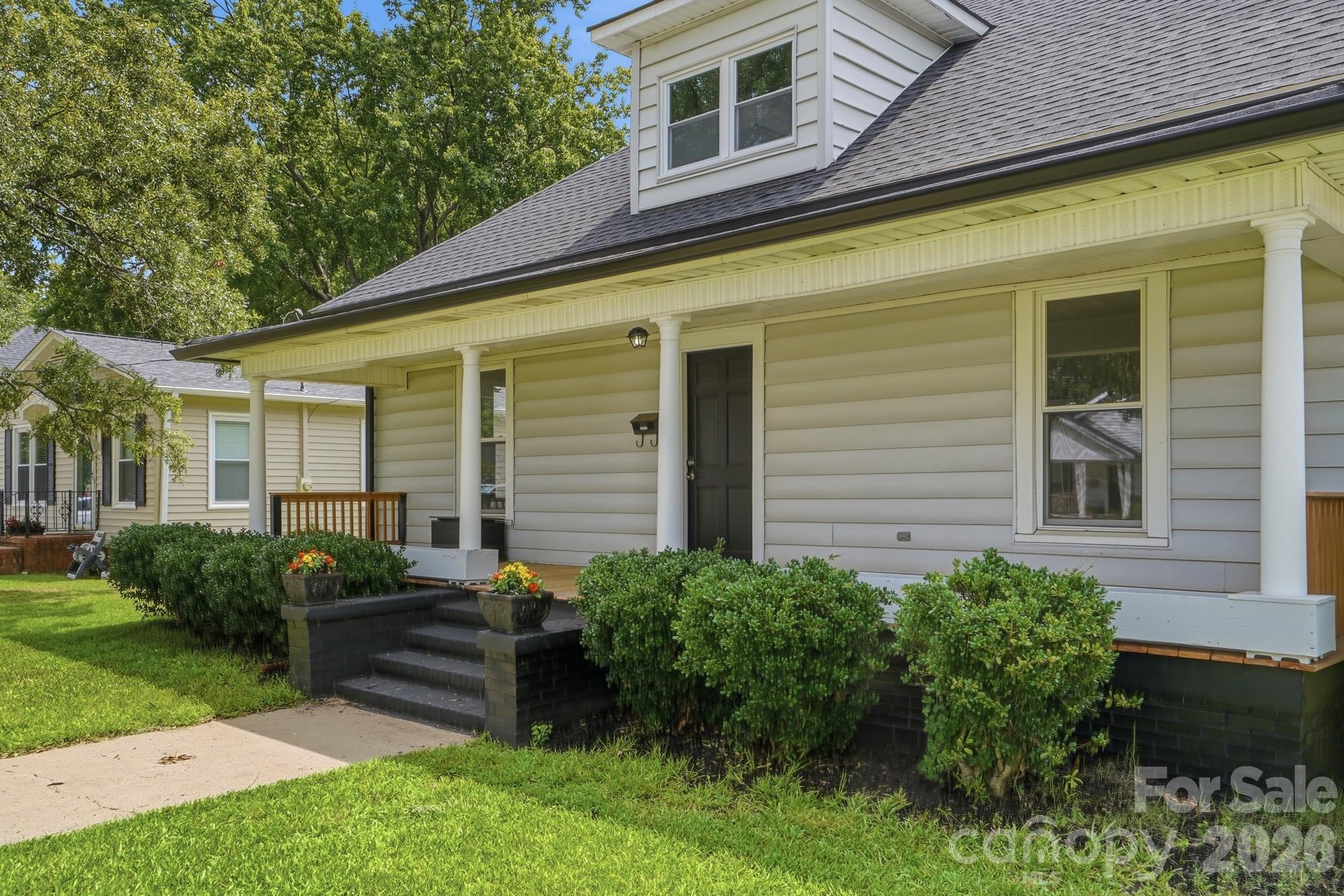 Single Family Residence at 327 S Spruce Street, Rock Hill, photo 4 of 26