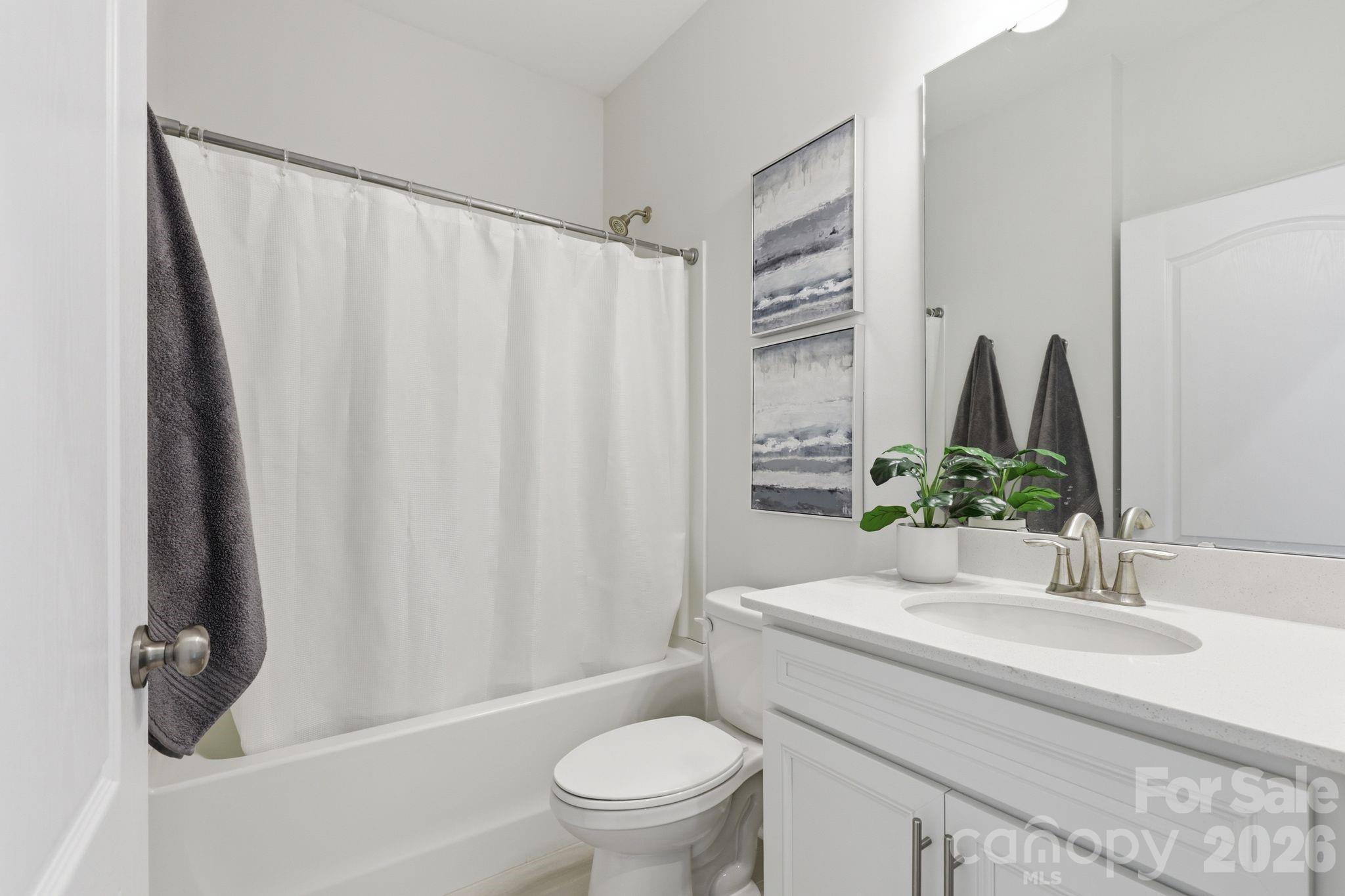 Guest Bath - 13704 Berkley Avenue, Huntersville